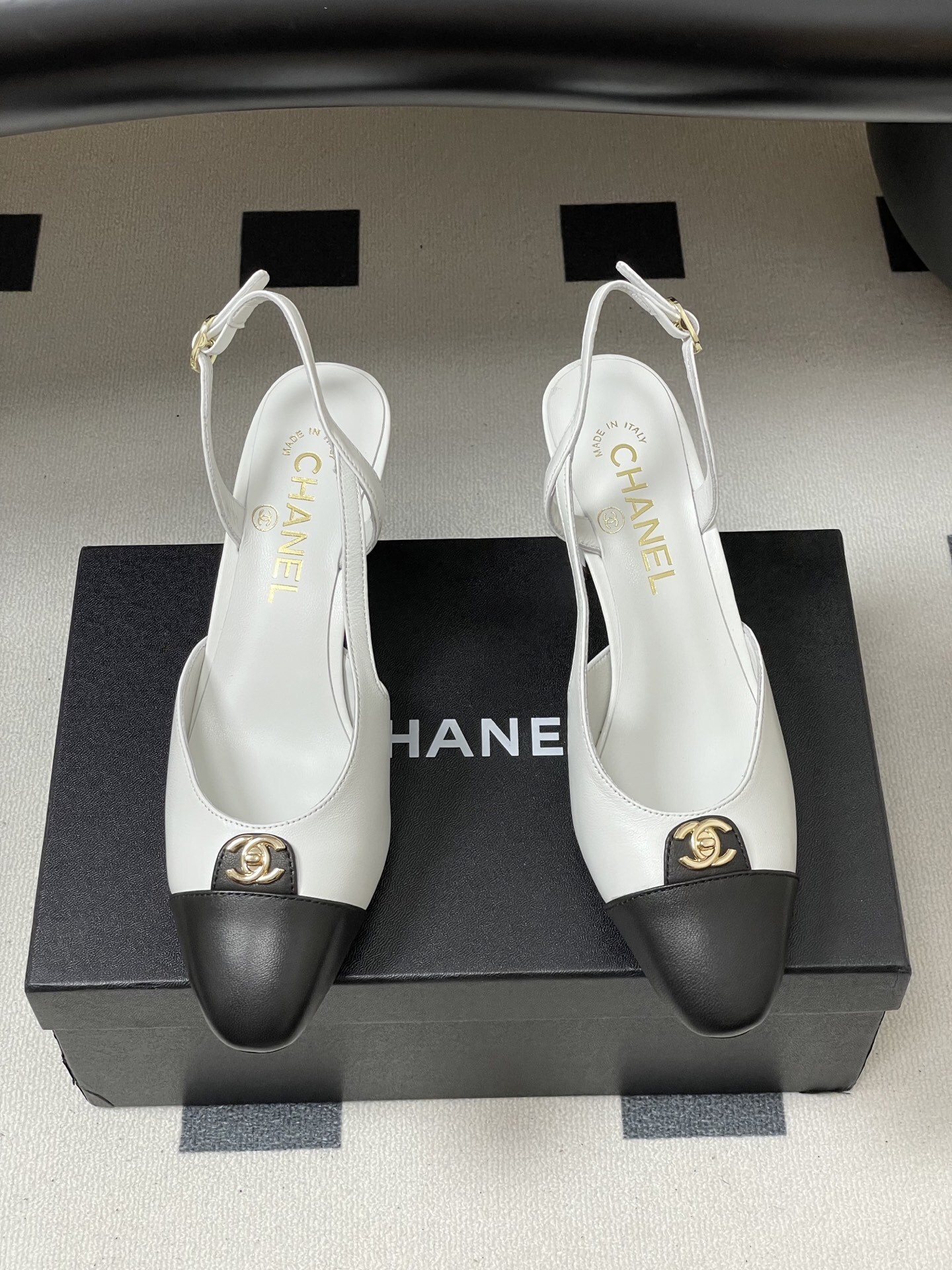 Chanel Classic Two-Tone Leather Slingback Pumps – White & Black