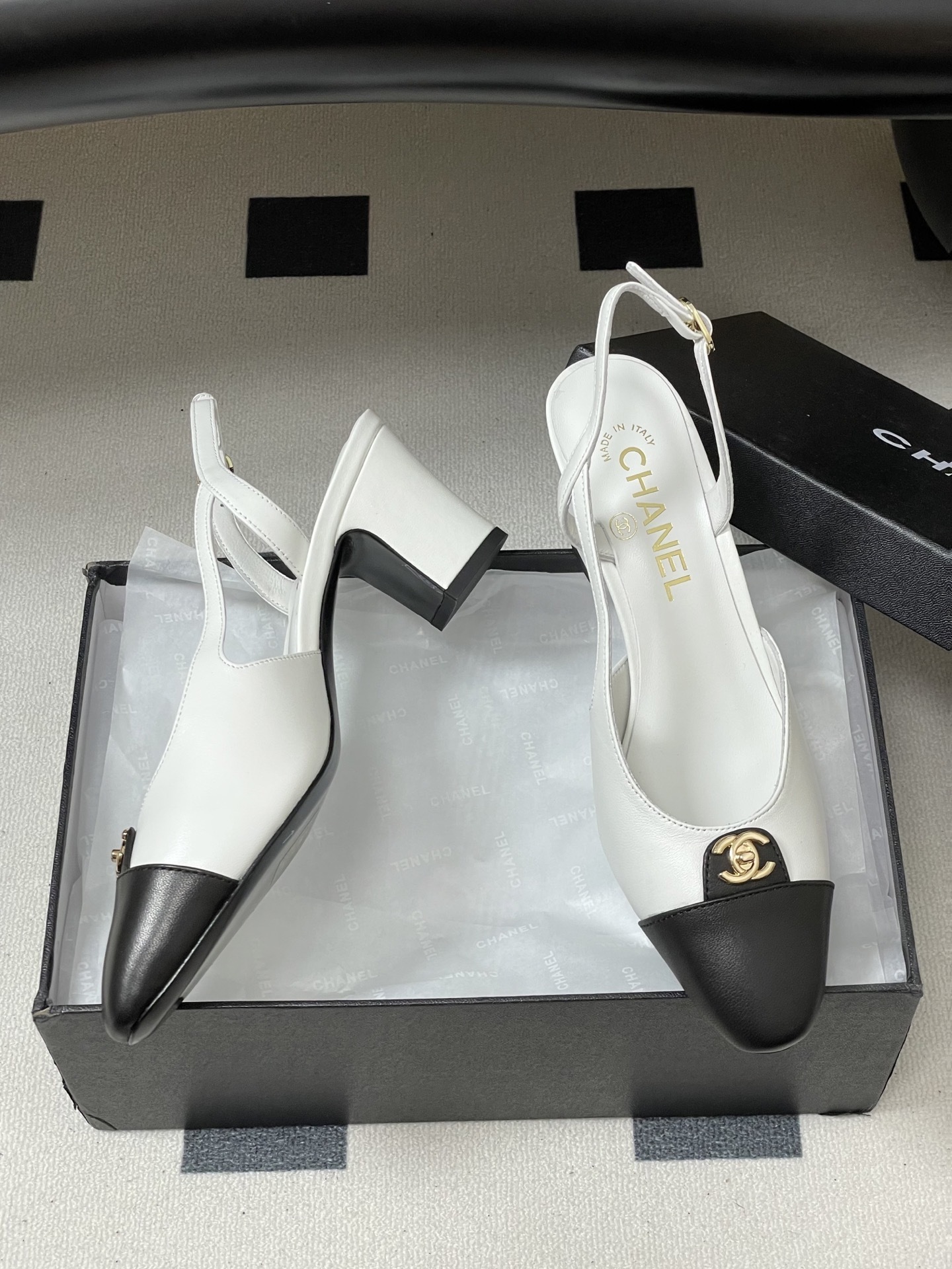 Chanel Classic Two-Tone Leather Slingback Pumps – White & Black