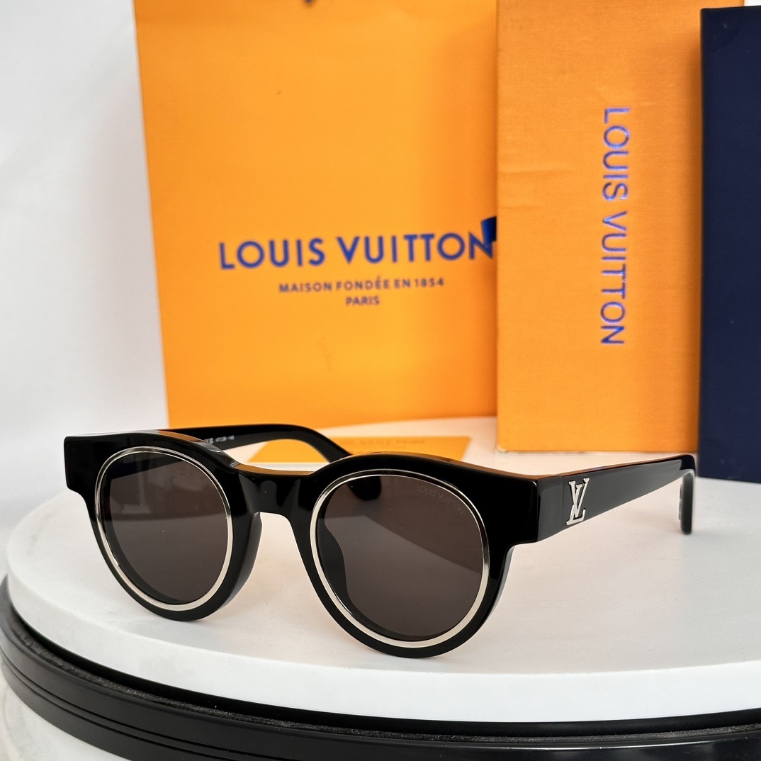 Louis Vuitton Round Sunglasses – Black Frame with Gold Detail