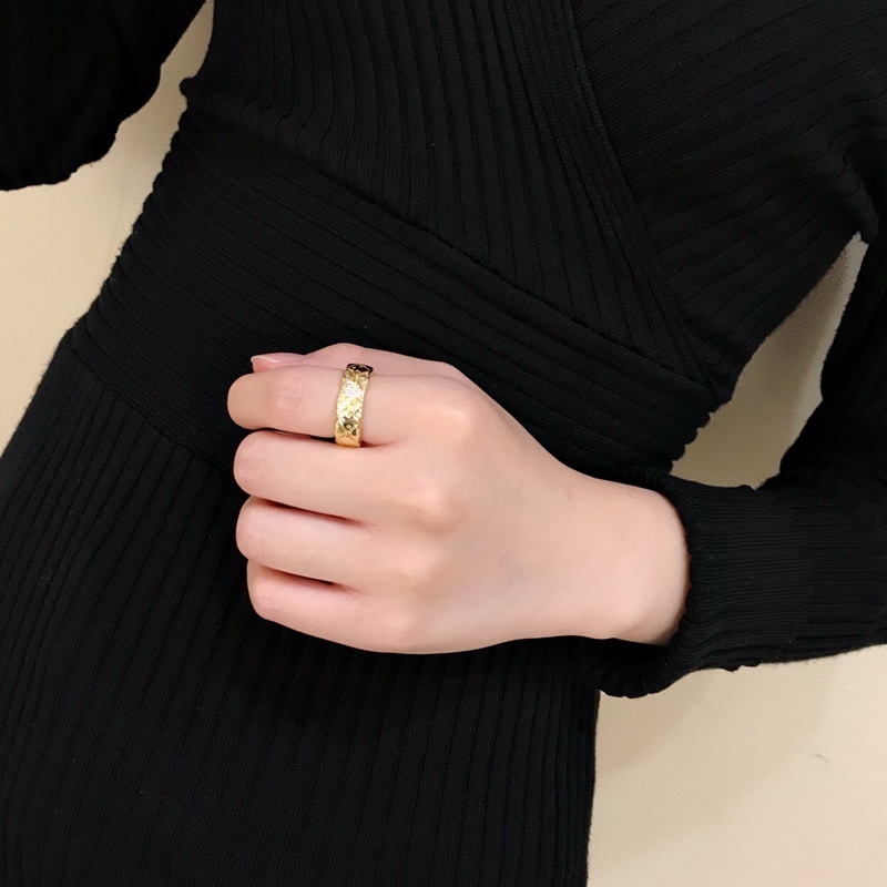 Chanel Gold Textured Band Ring – Designer Statement