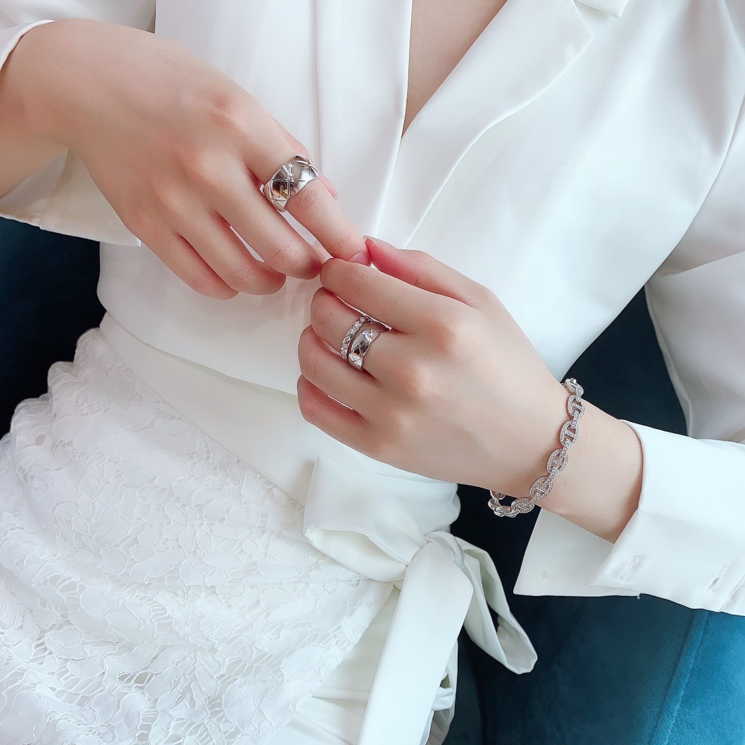 Chanel Silver Quilted Pattern Ring – Statement Jewelry