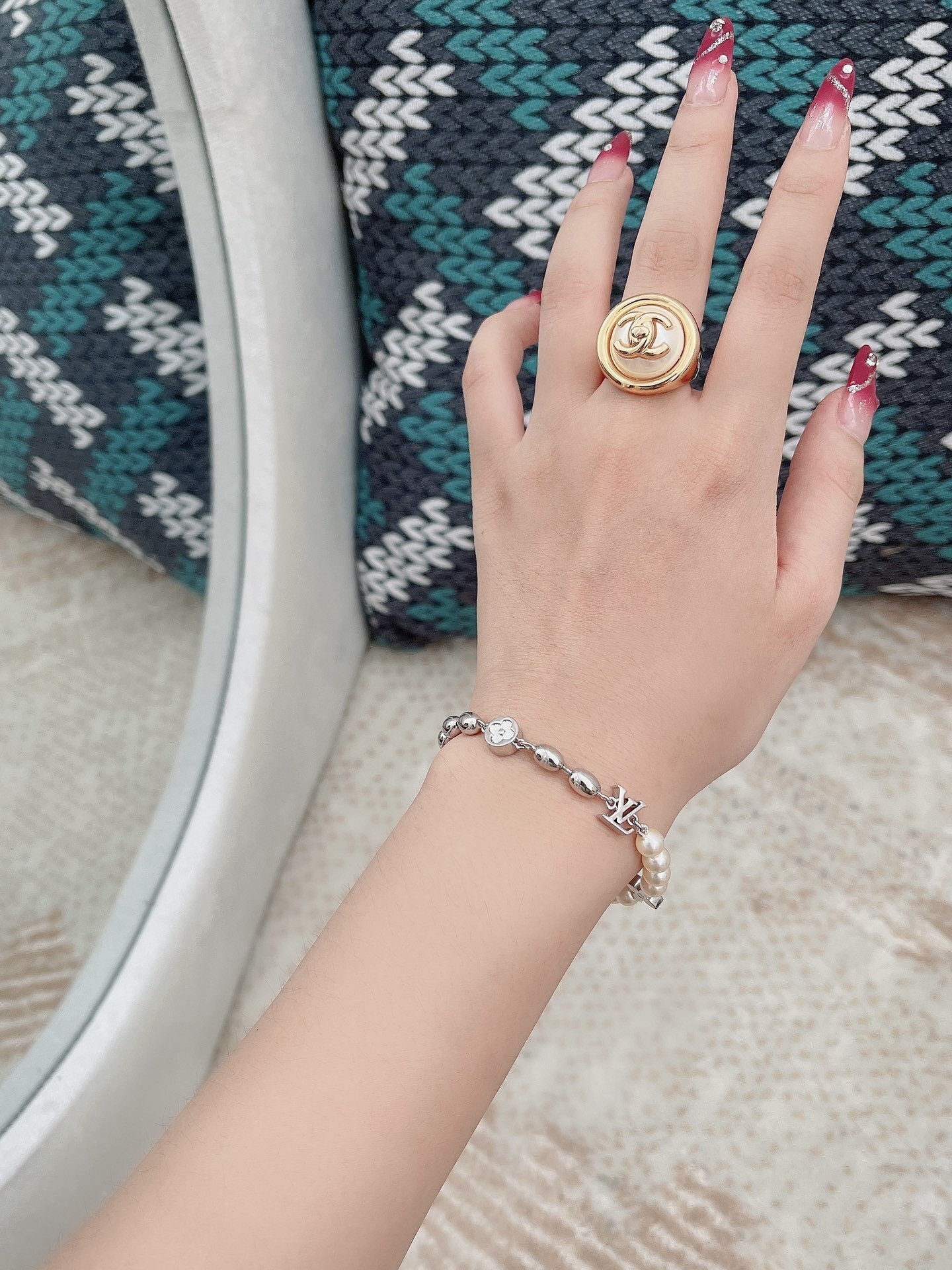 Chanel Gold Pearl Button Ring – Chanel Gold & Pearl Button Ring