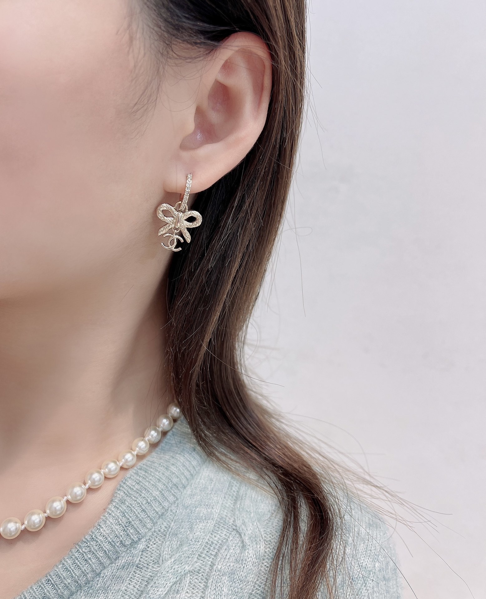 Chanel Gold Bow CC Earrings – Chanel Gold Bow CC Crystal Hoop Earrings