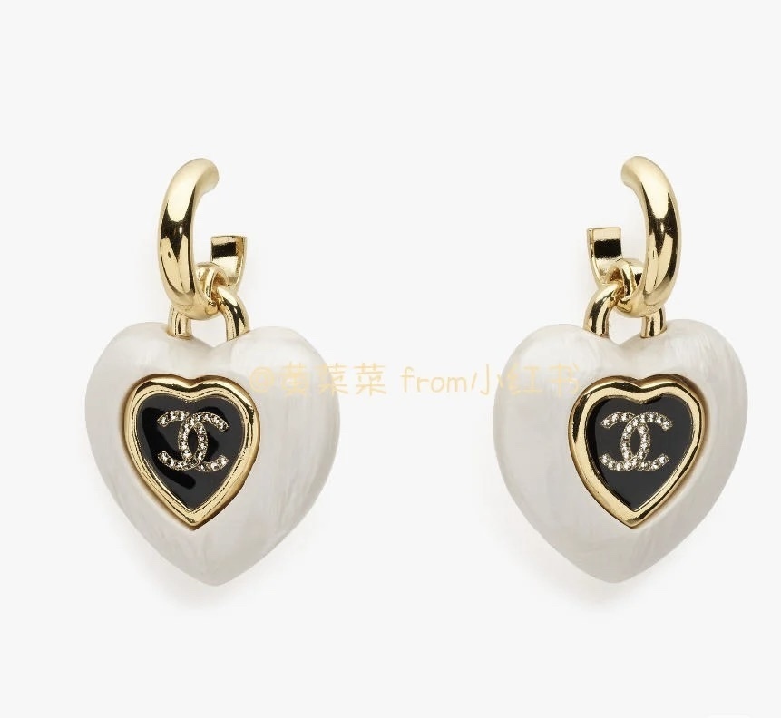 Chanel White Heart Hoop Earrings – Gold CC Logo