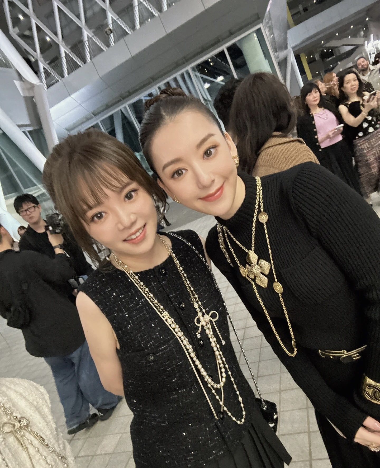 Chanel Gold & Pearl Bow Necklace – Elegant Pendant