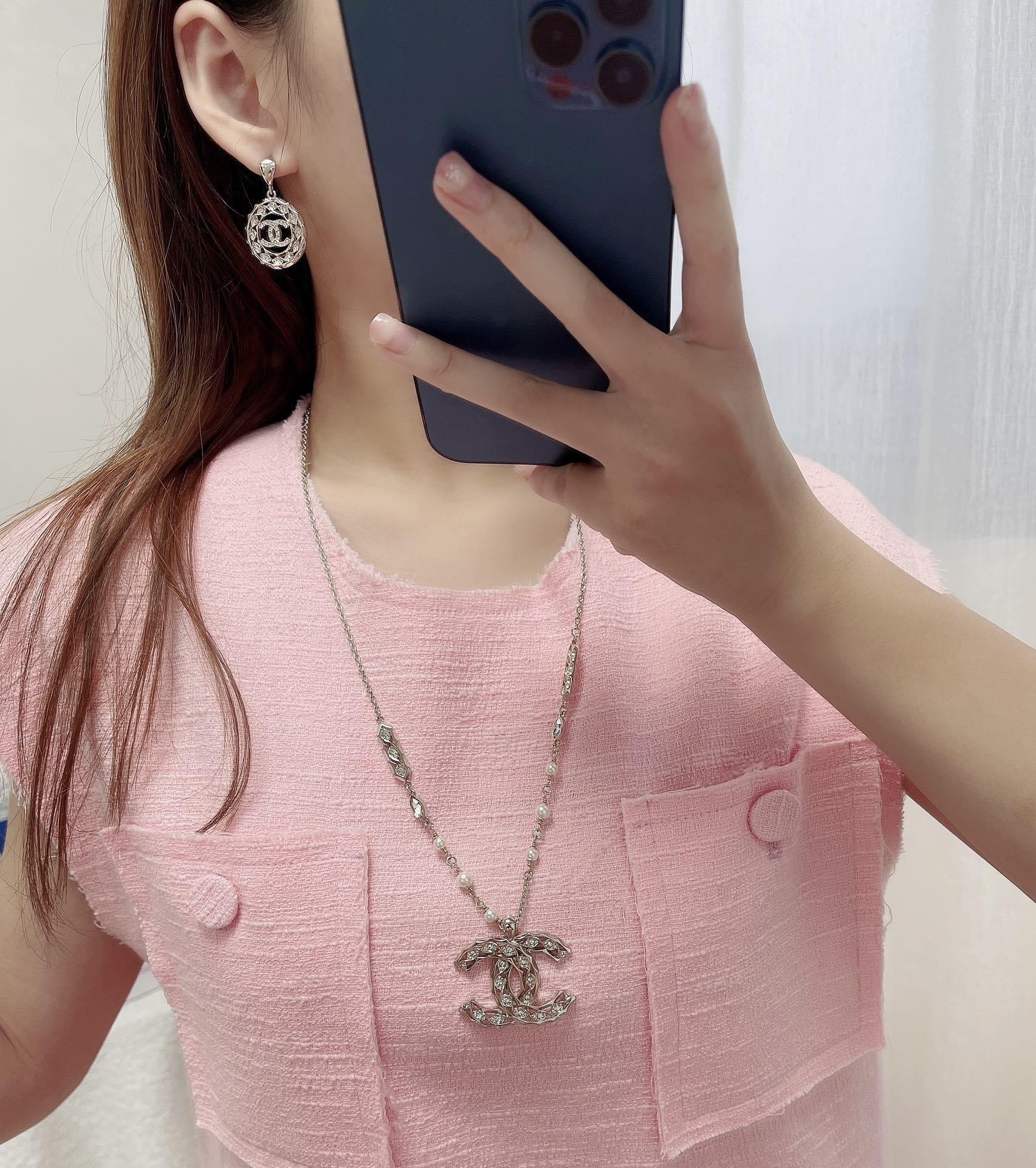 Chanel Silver Crystal CC Necklace – Elegant Pendant