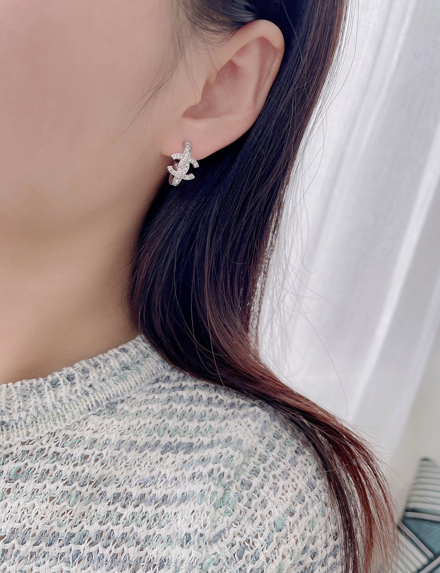 Chanel Silver Crystal Leaf Hoop Earrings – Designer Style