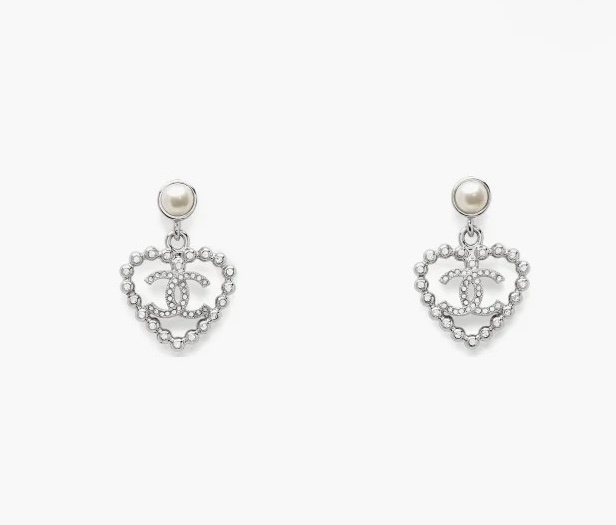 Chanel Silver Heart Pearl Earrings – Chanel Silver Heart Pearl Drop