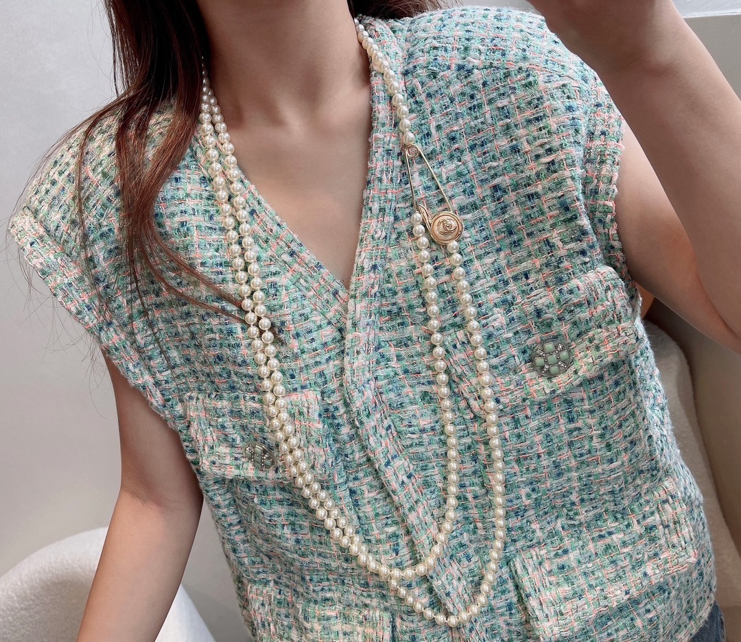 Chanel Long Pearl Necklace Gold Pin Accent – Elegant