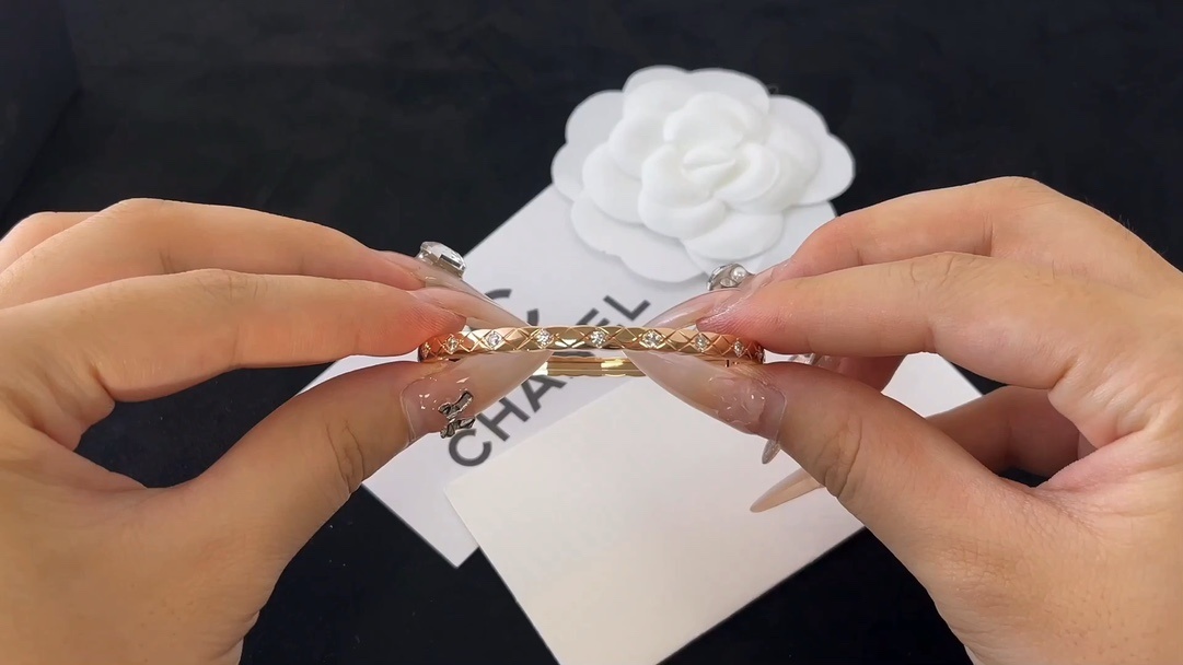 Elegant Diamond Accent Bangle Bracelet – Premium Quality