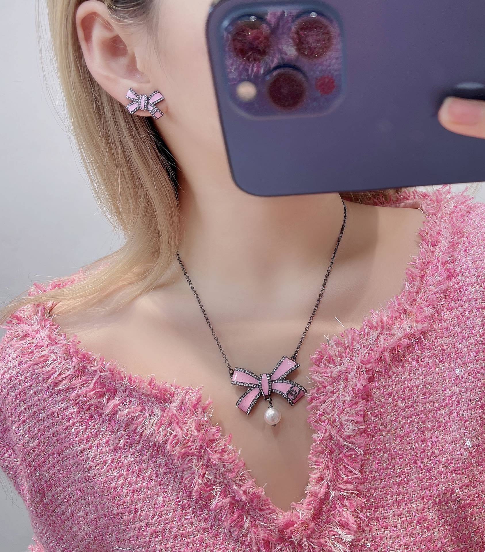 Chanel Pink Bow Pearl Necklace – Designer Charm