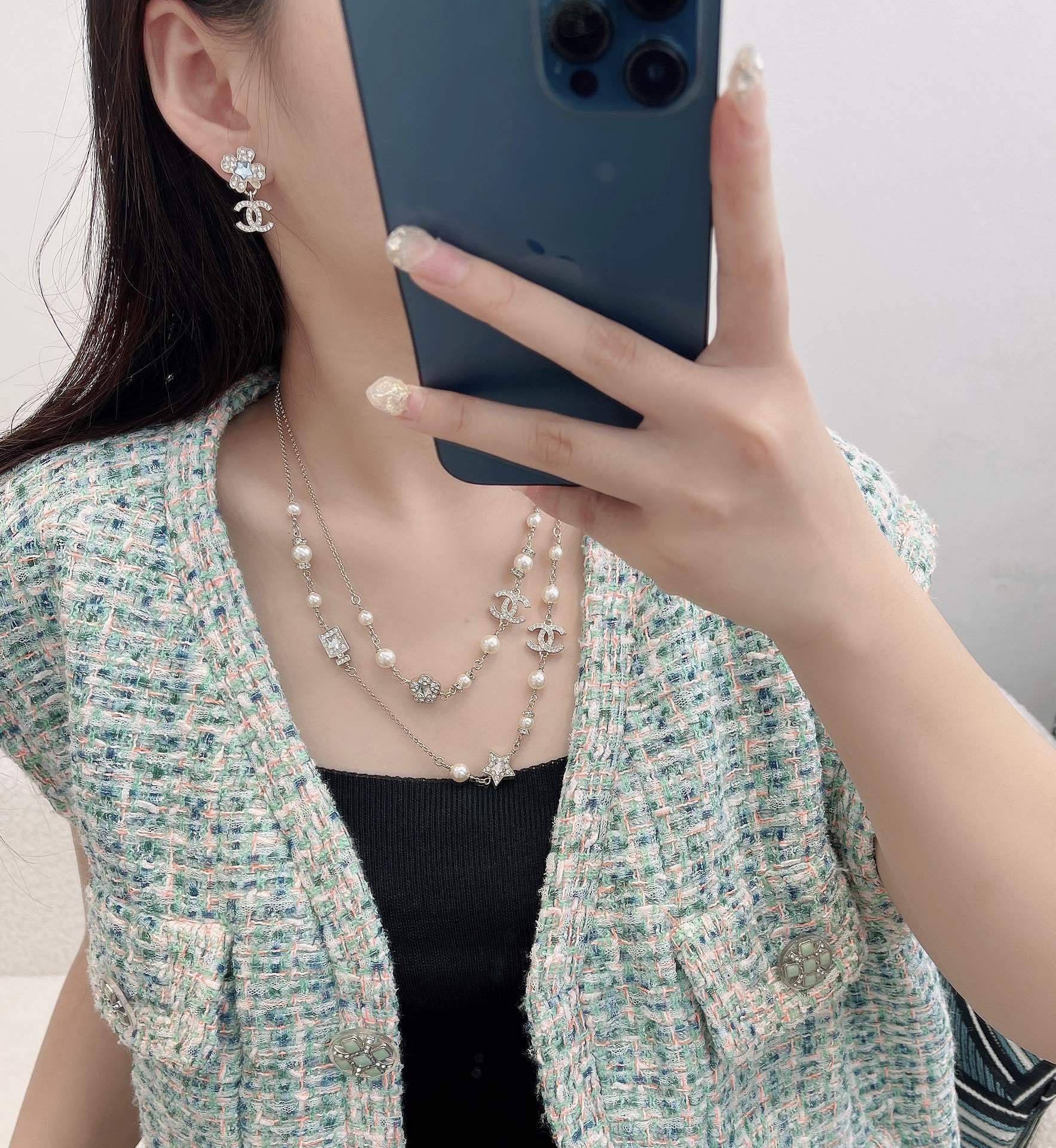 Chanel Silver Pearl CC Layered Necklace – Elegant Design