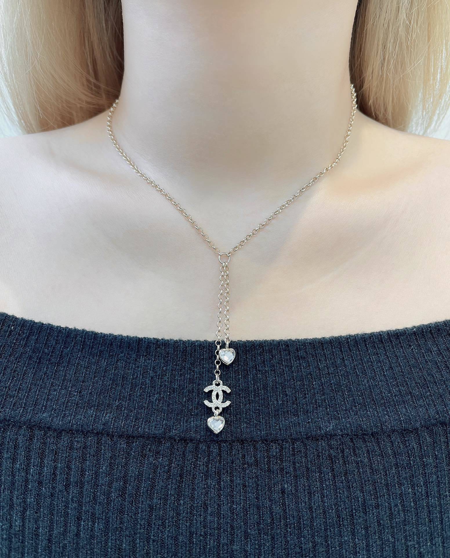 Chanel Silver CC Heart Necklace – Chanel Silver CC Heart Y Necklace