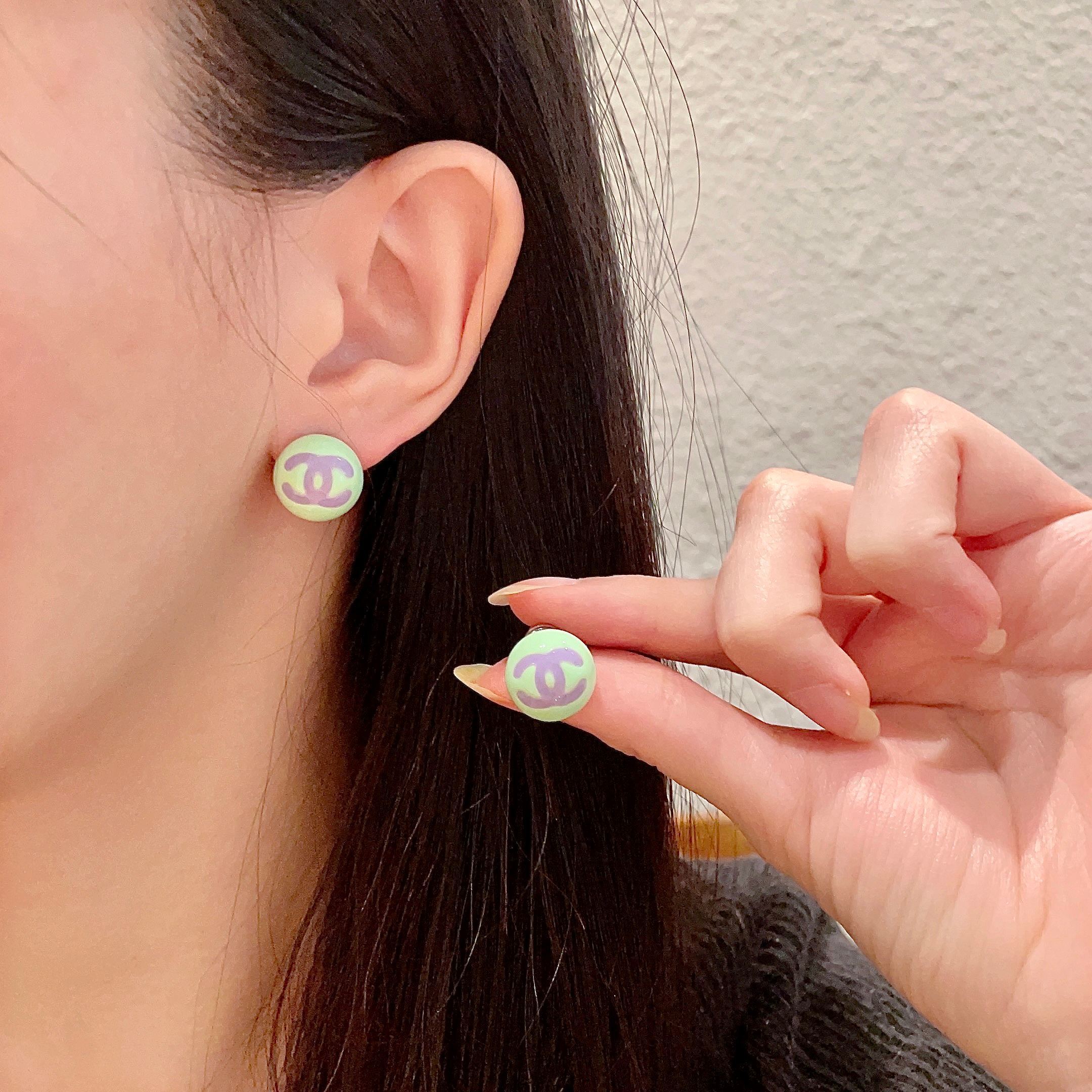 Chanel Pastel Green Earrings – Chanel Pastel Green CC Logo Earrings