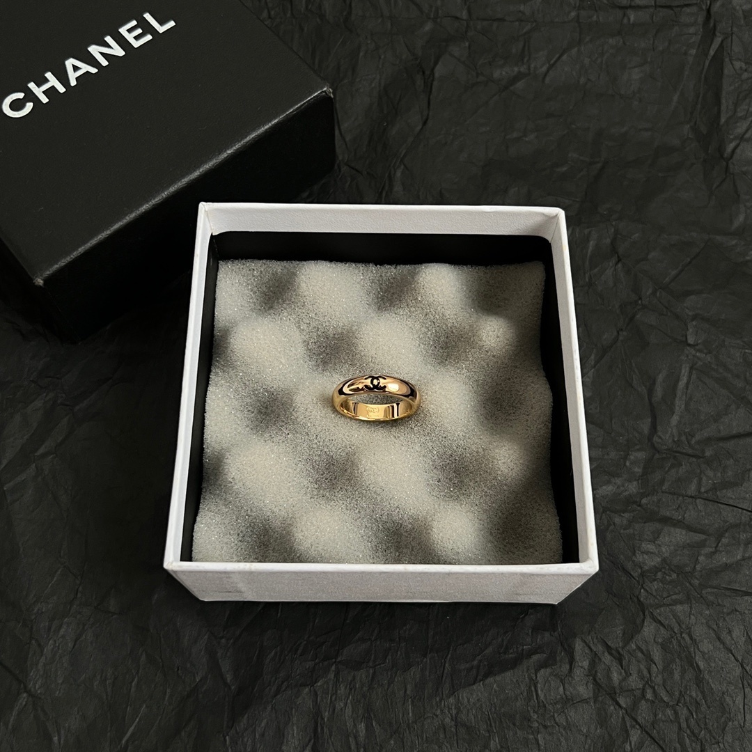 Chanel Gold CC Logo Ring – Classic Band
