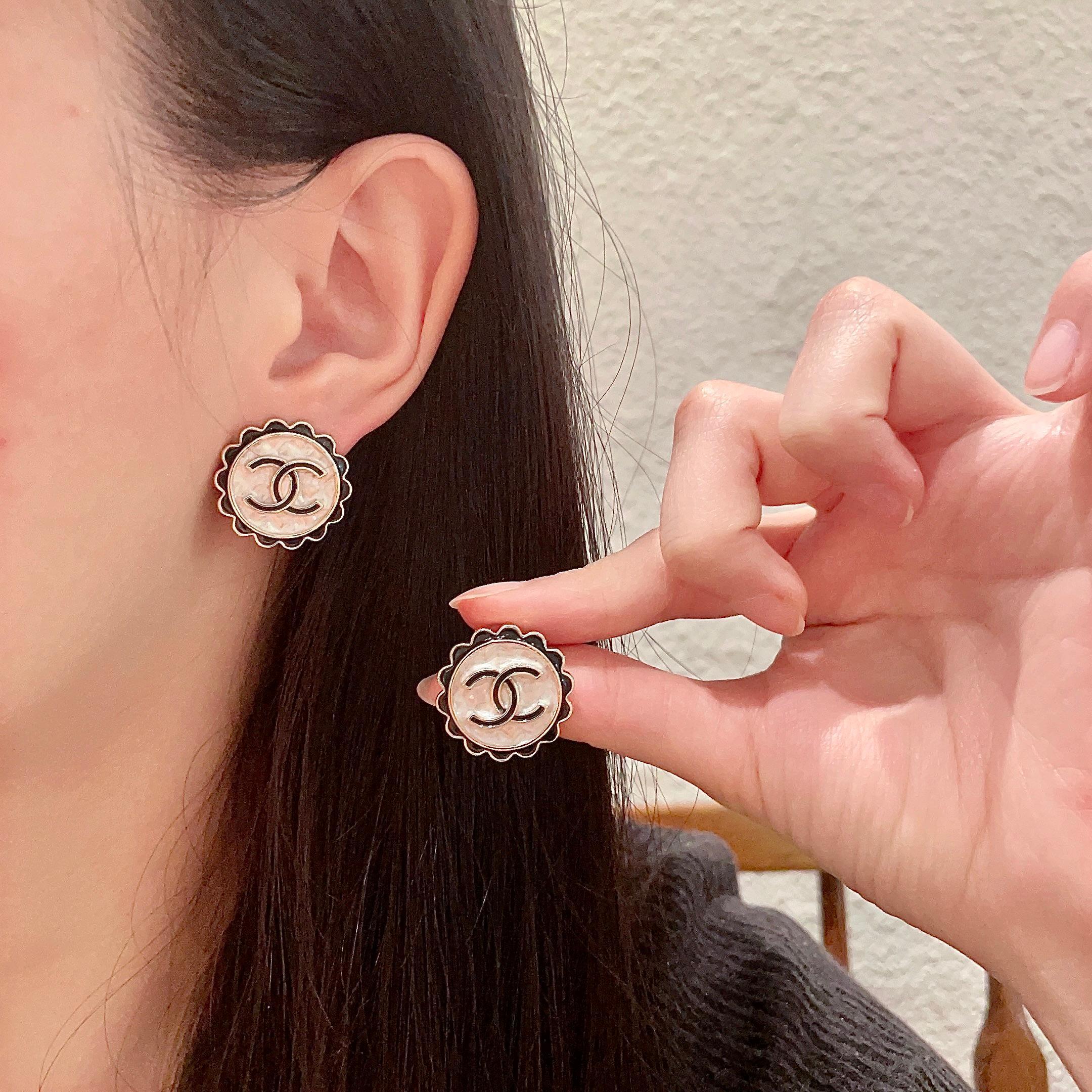 Chanel Cream Black Flower Earrings – Chanel Cream & Black CC Flower