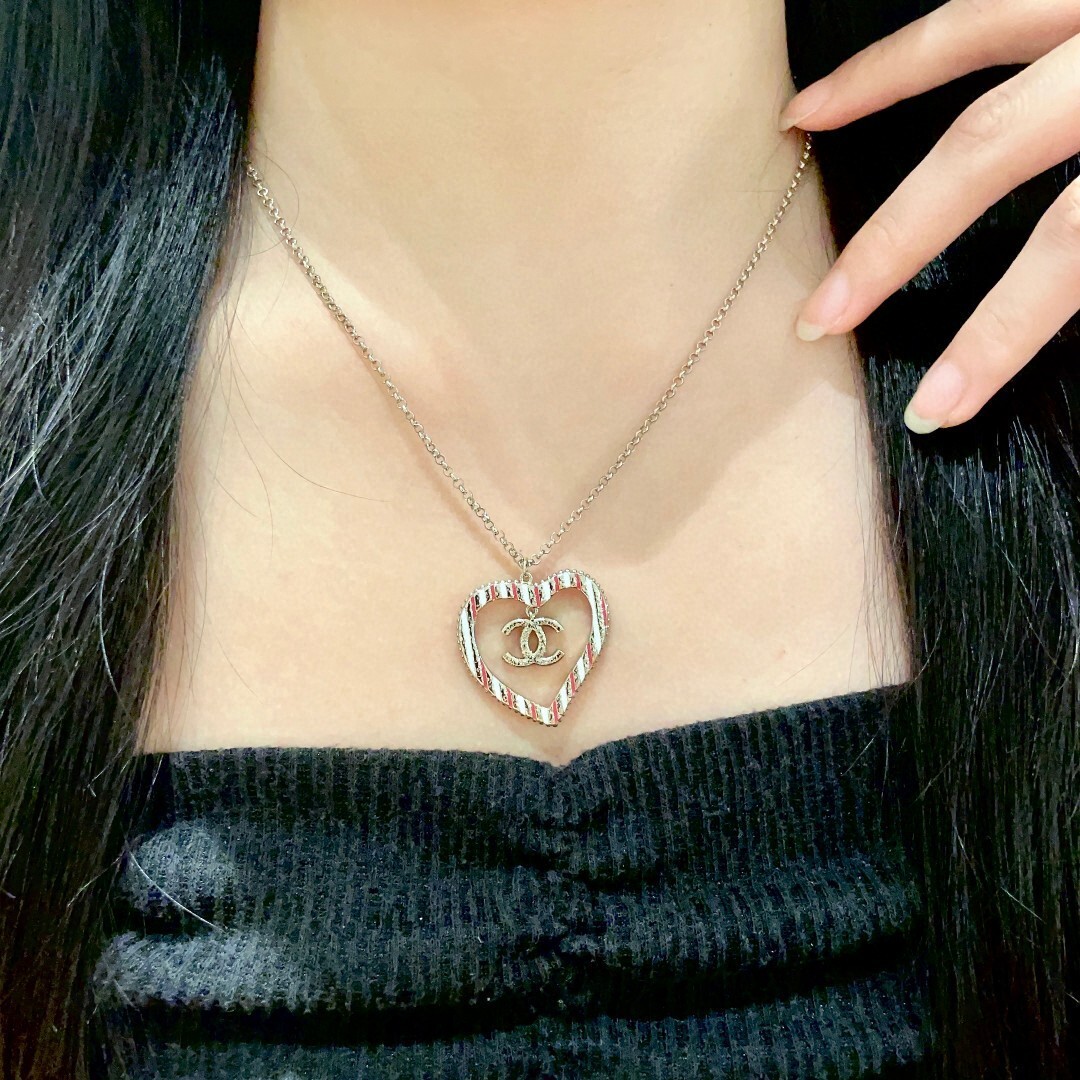 Chanel Silver Heart Necklace – Chanel Silver Heart CC Logo Necklace