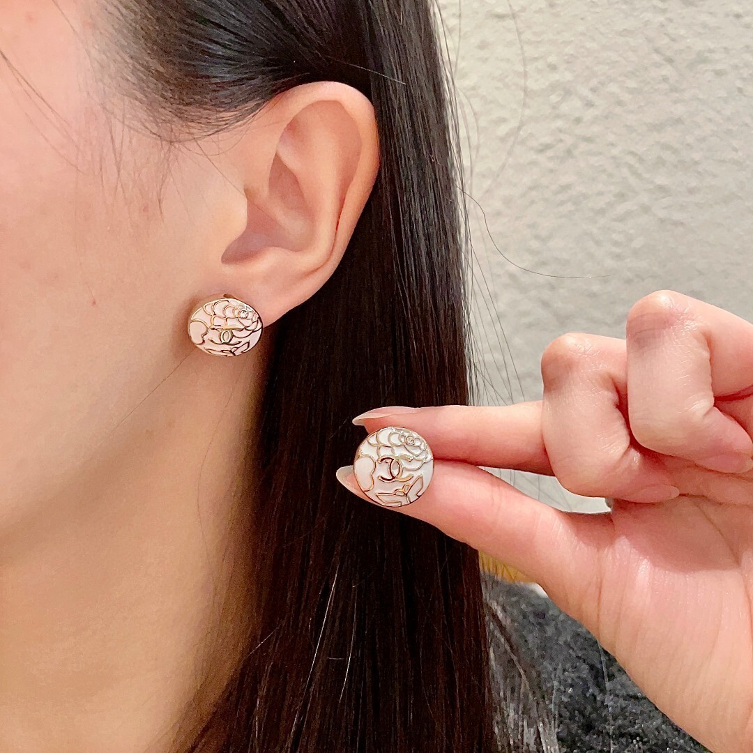 Chanel Camellia Round Earrings – Chanel White Camellia Round Earrings