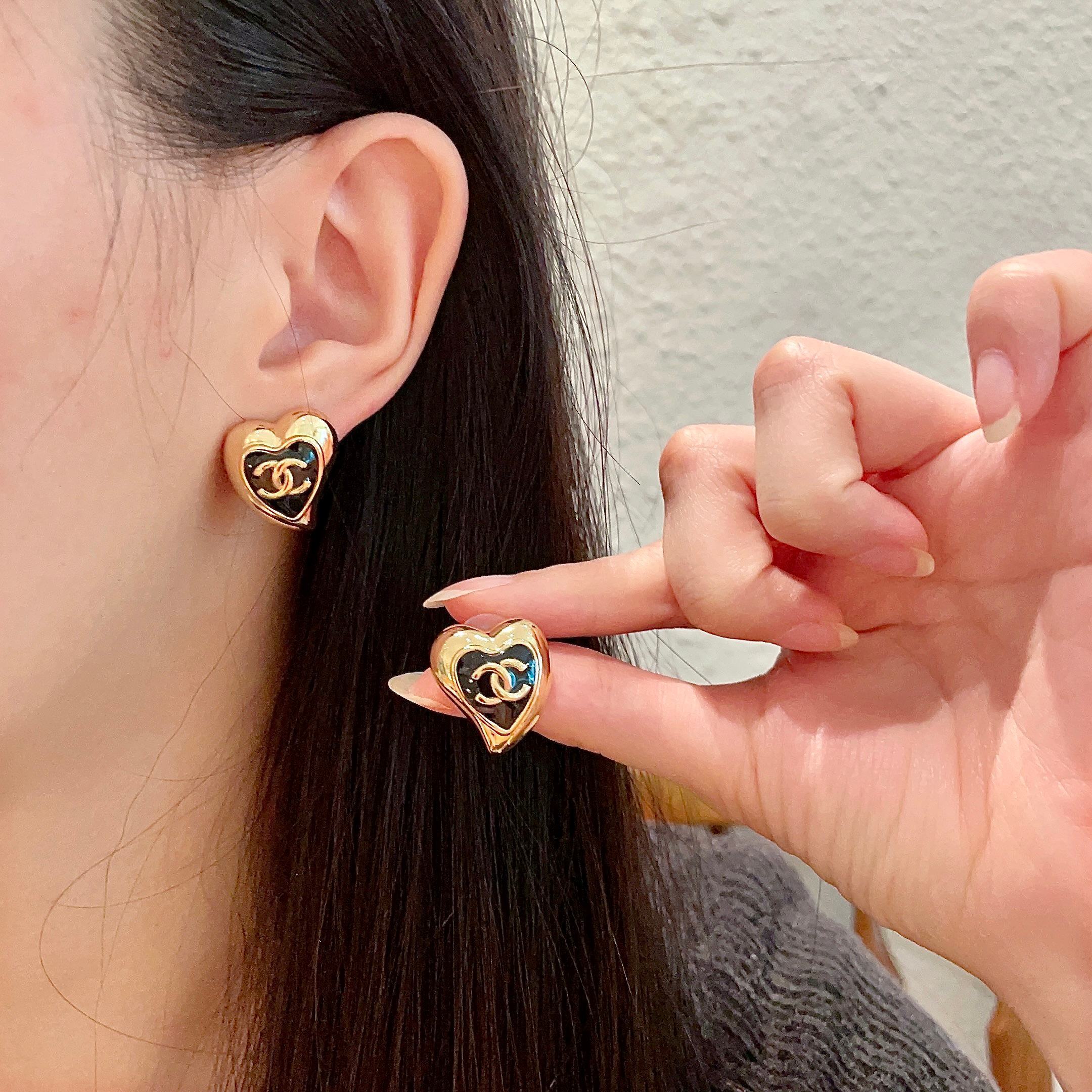 Chanel Gold Heart CC Earrings – Chanel Gold Heart CC Logo Stud
