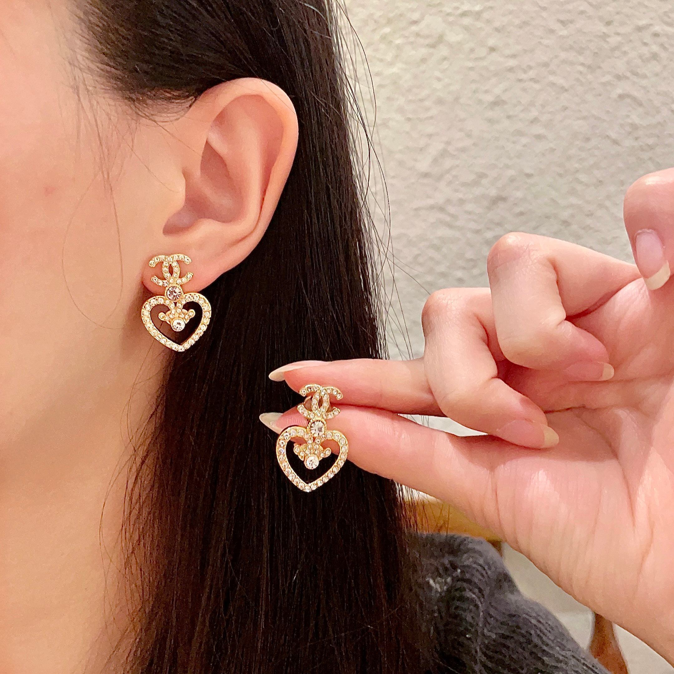 Chanel Gold Heart Crystal Earrings – Chanel Gold Heart Crystal Drop