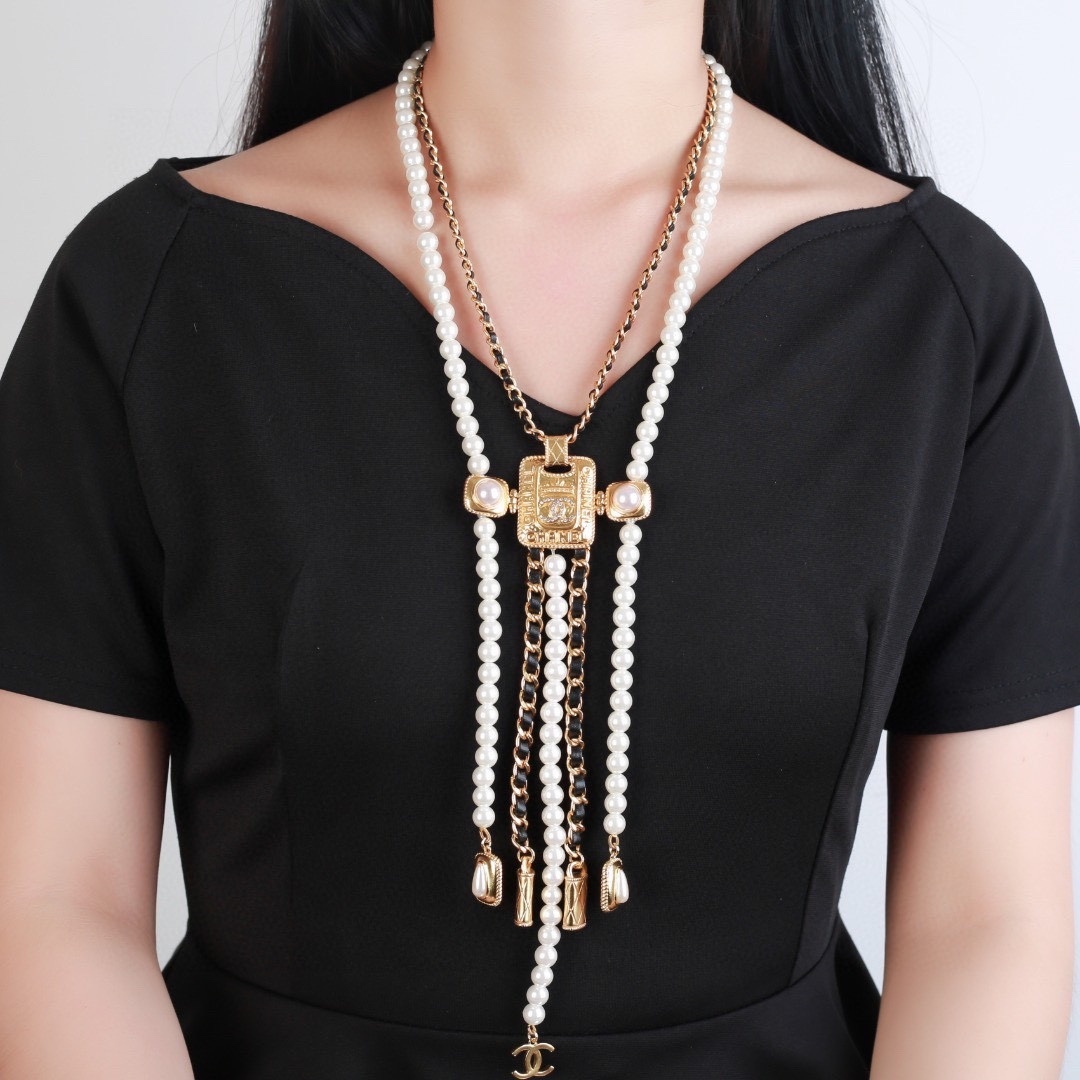 Chanel Gold & Pearl Sautoir Necklace – Long Elegant Design