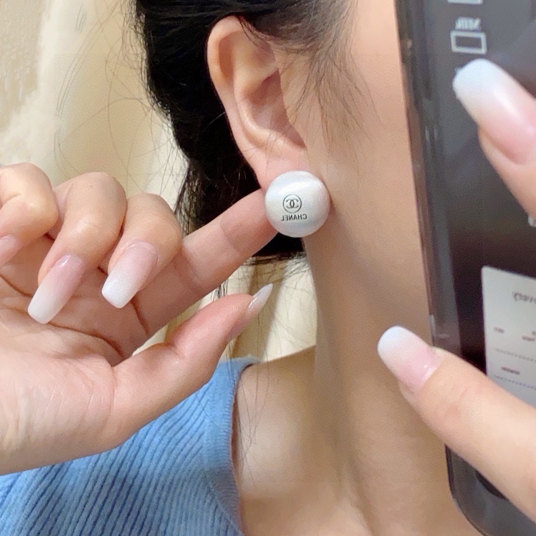 Chanel White Pearl Stud Earrings – Iconic CC Logo