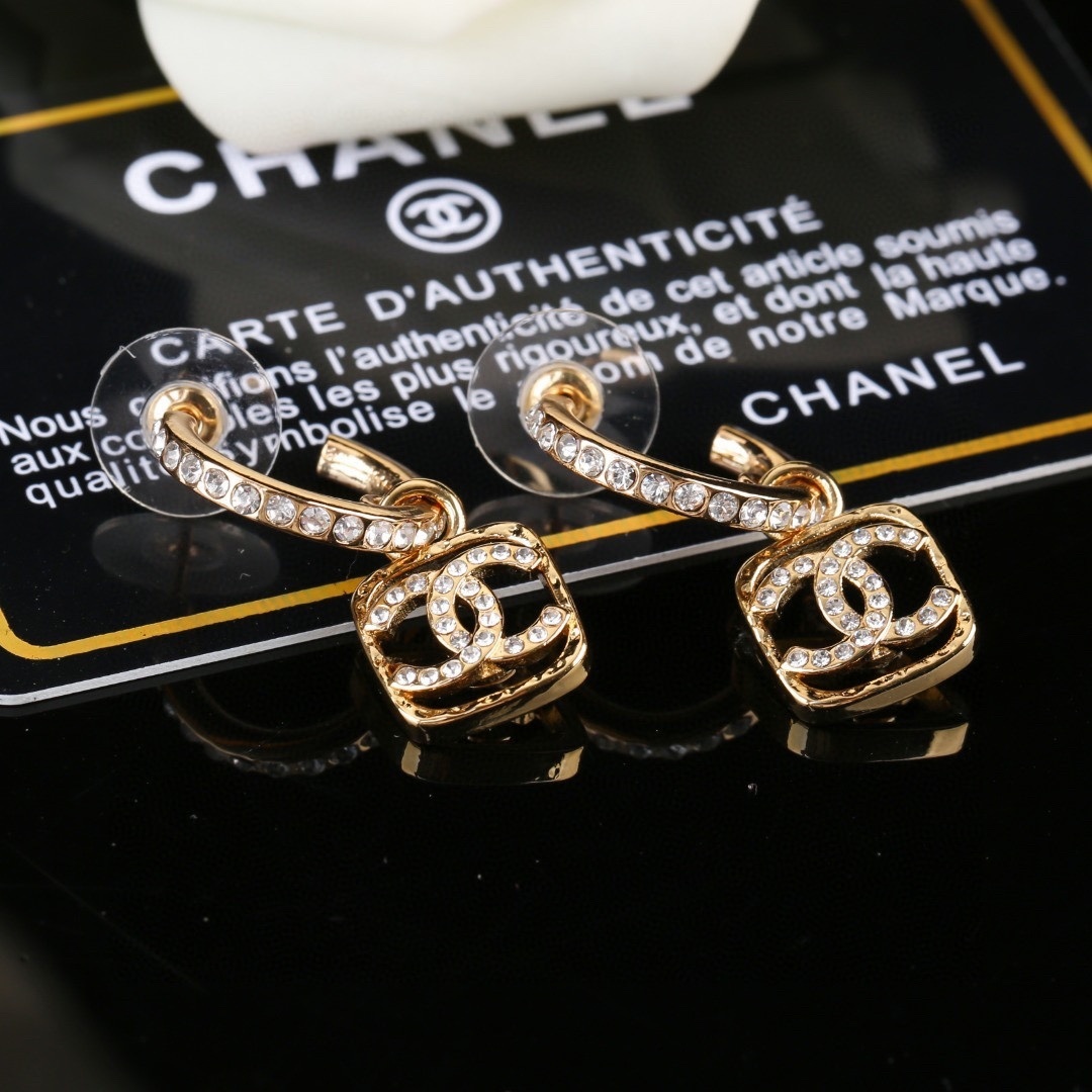 Chanel Gold Crystal Earrings – Chanel Gold Crystal CC Drop Earrings