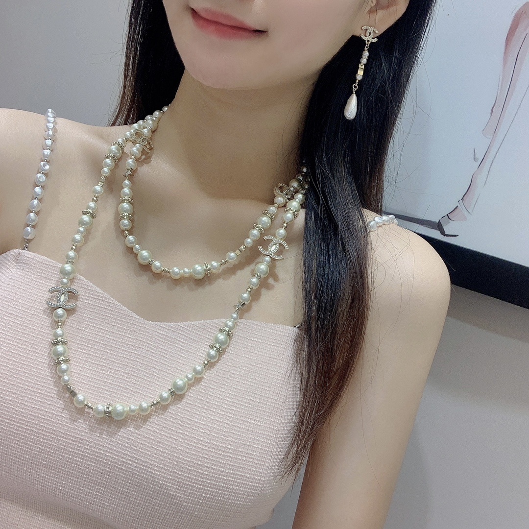 Chanel Pearl CC Necklace – Chanel Pearl CC Logo Necklace – Double