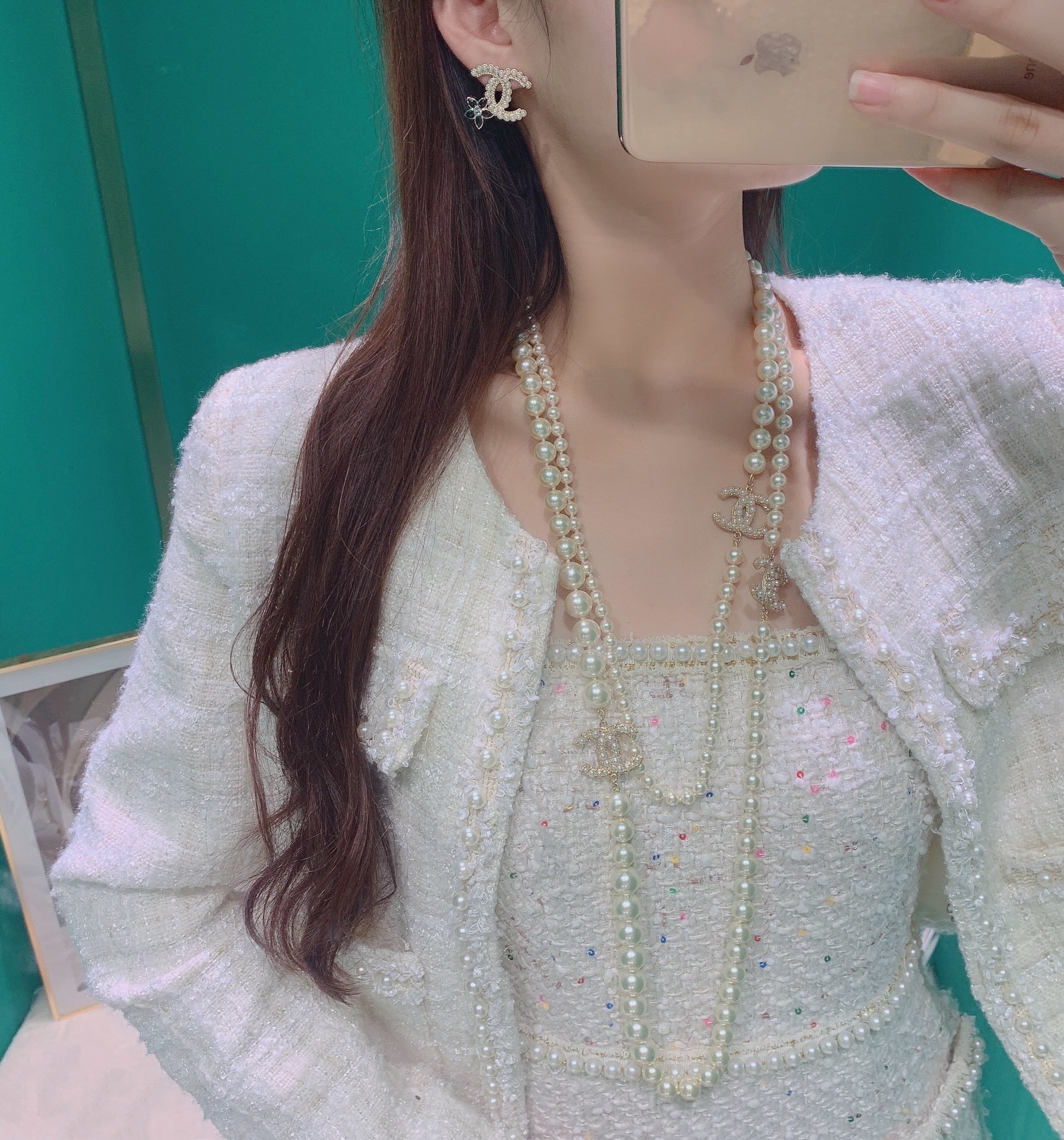 classic Chanel Long Pearl Necklace CC Logo – Chanel Long Pearl