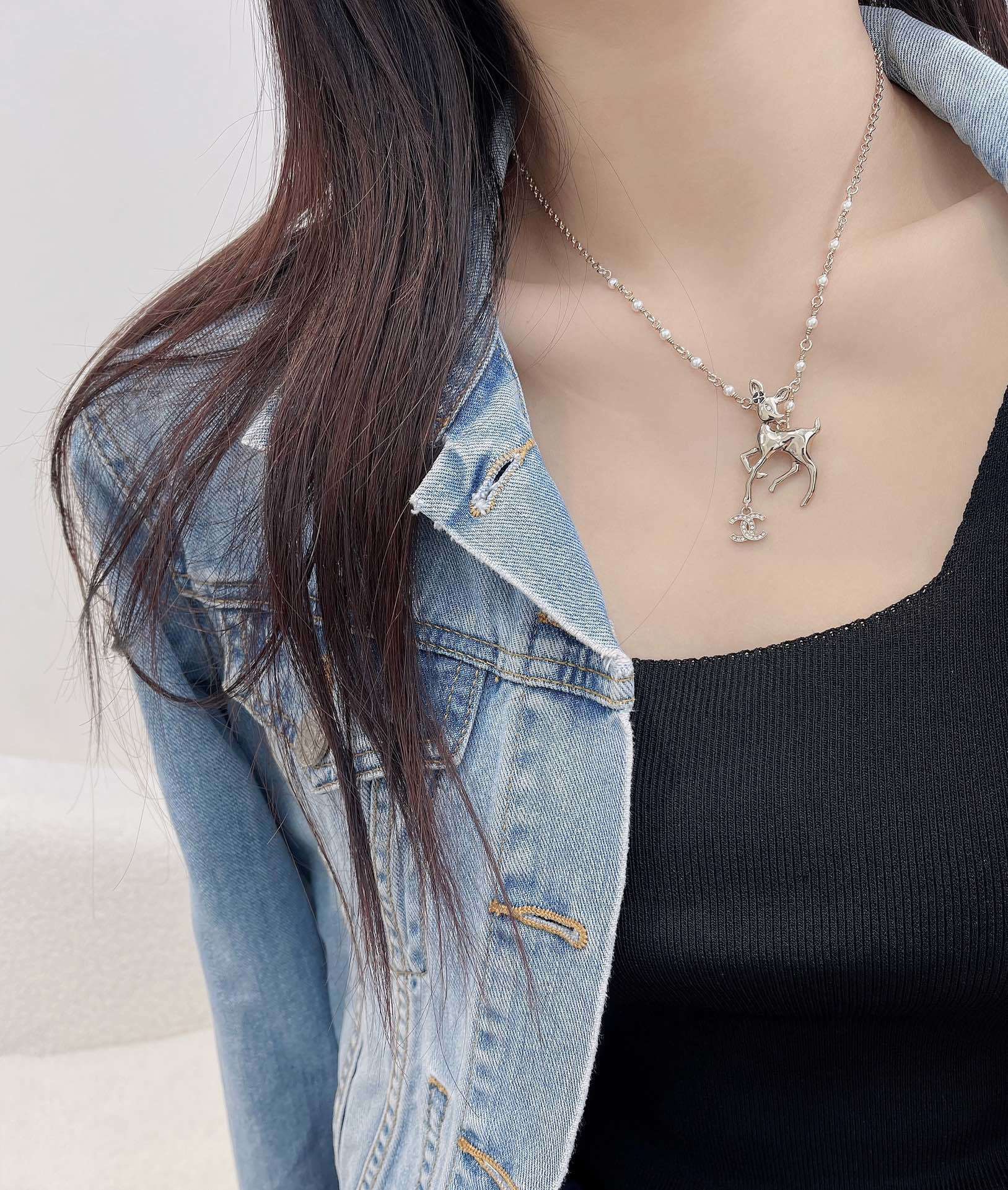 Chanel Silver Deer Pearl Necklace – Elegant Charm