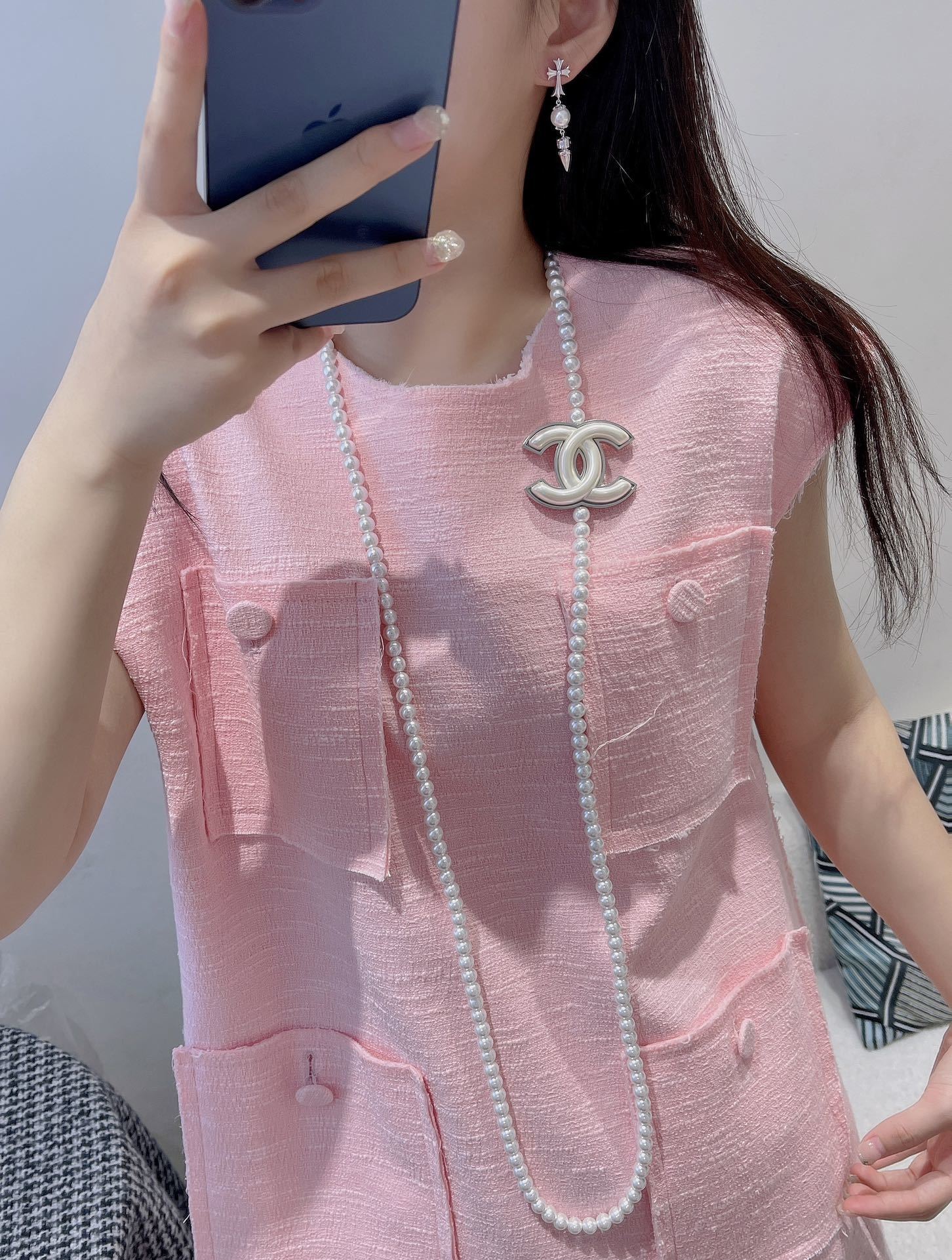 Chanel Long Pearl Necklace CC Logo – Iconic Elegance