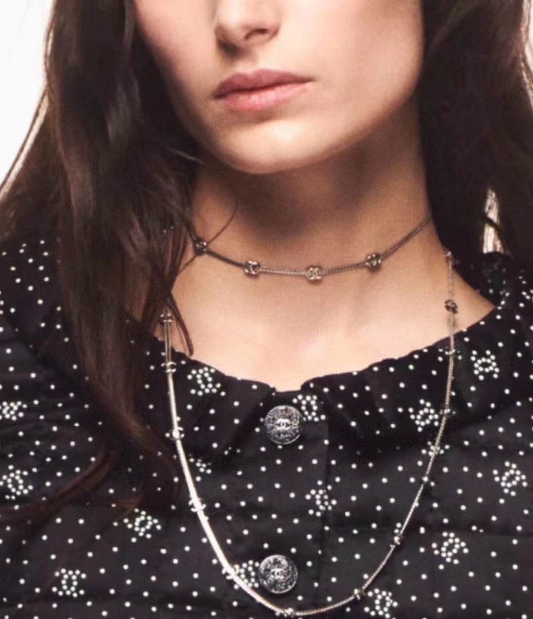 Chanel Silver CC Logo Chain Necklace – Elegant Design