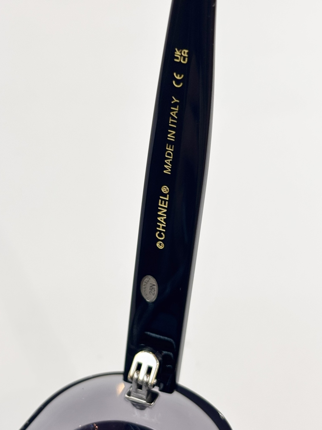 Chanel Luxury Oval Sunglasses – Elegant Women’s Designer Eyewear