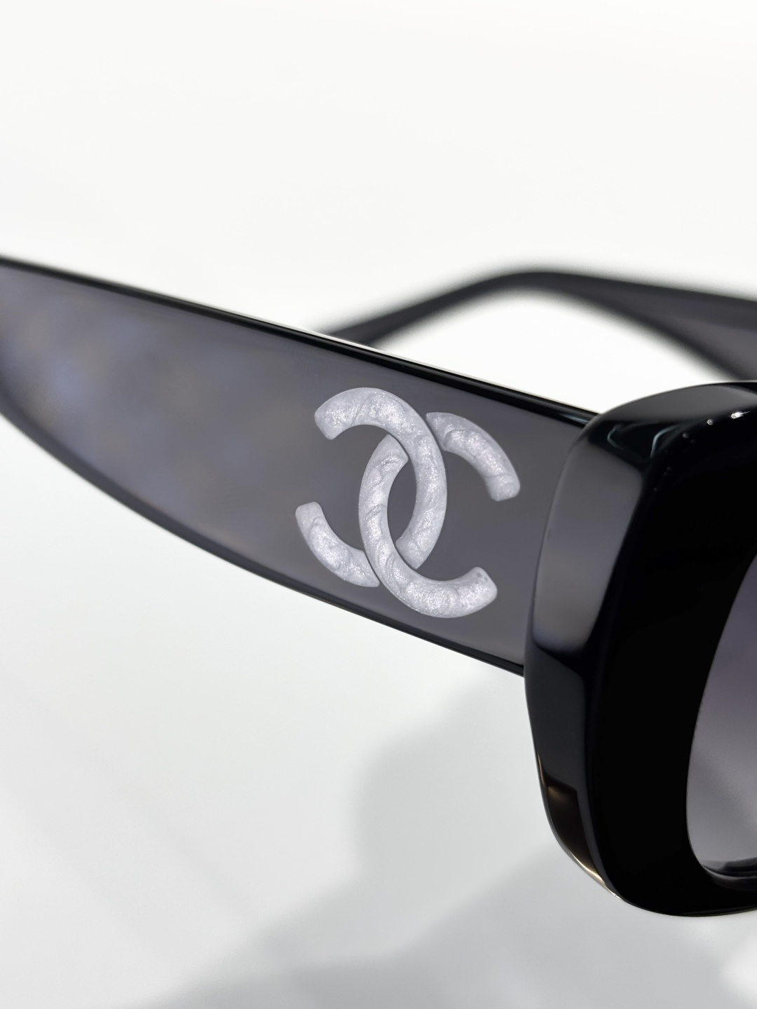 Chanel Oversized Cat-Eye Sunglasses Black Acetate with CC Logo