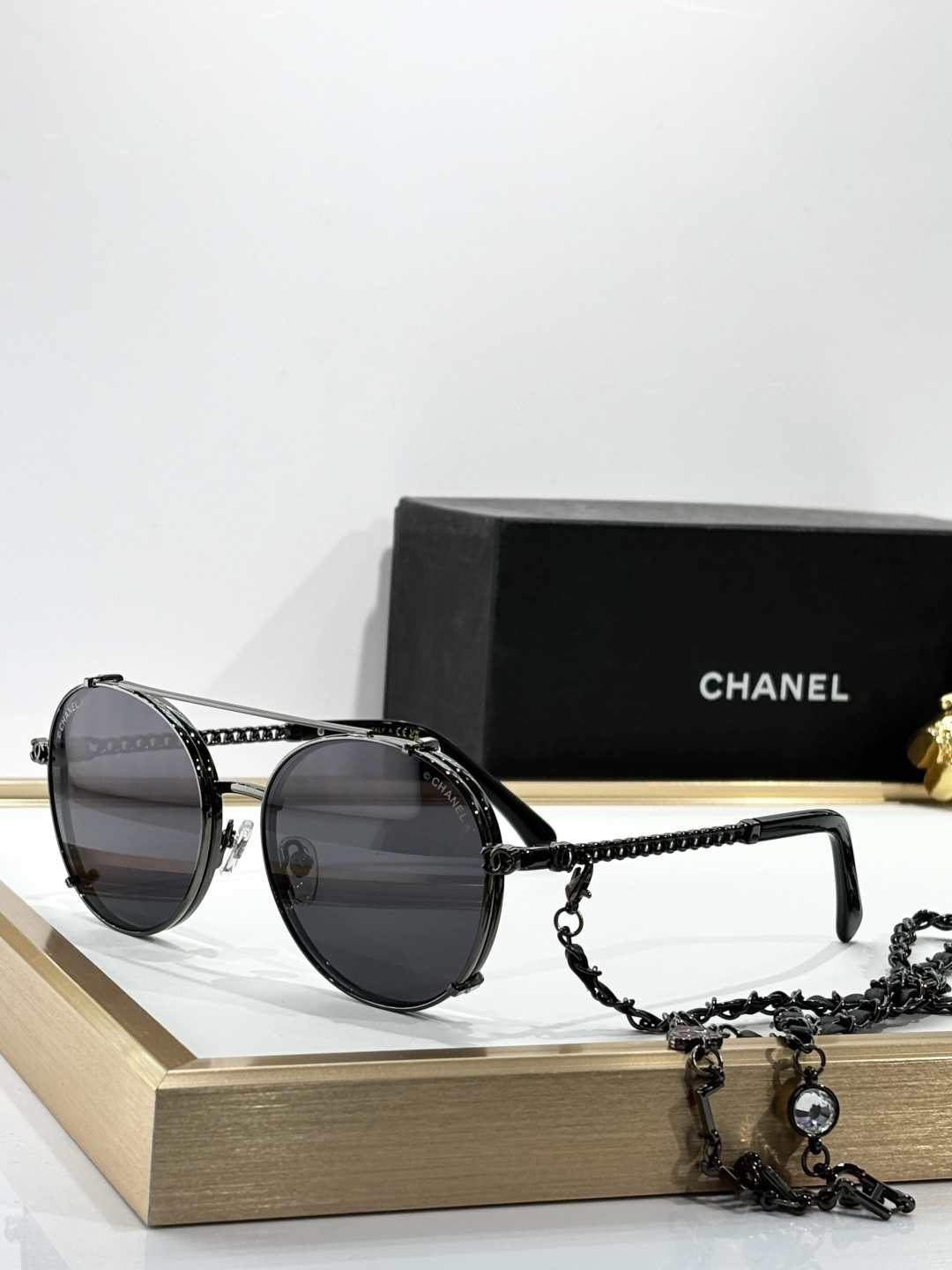 Chanel Luxury Round Sunglasses with Elegant Detachable Chain