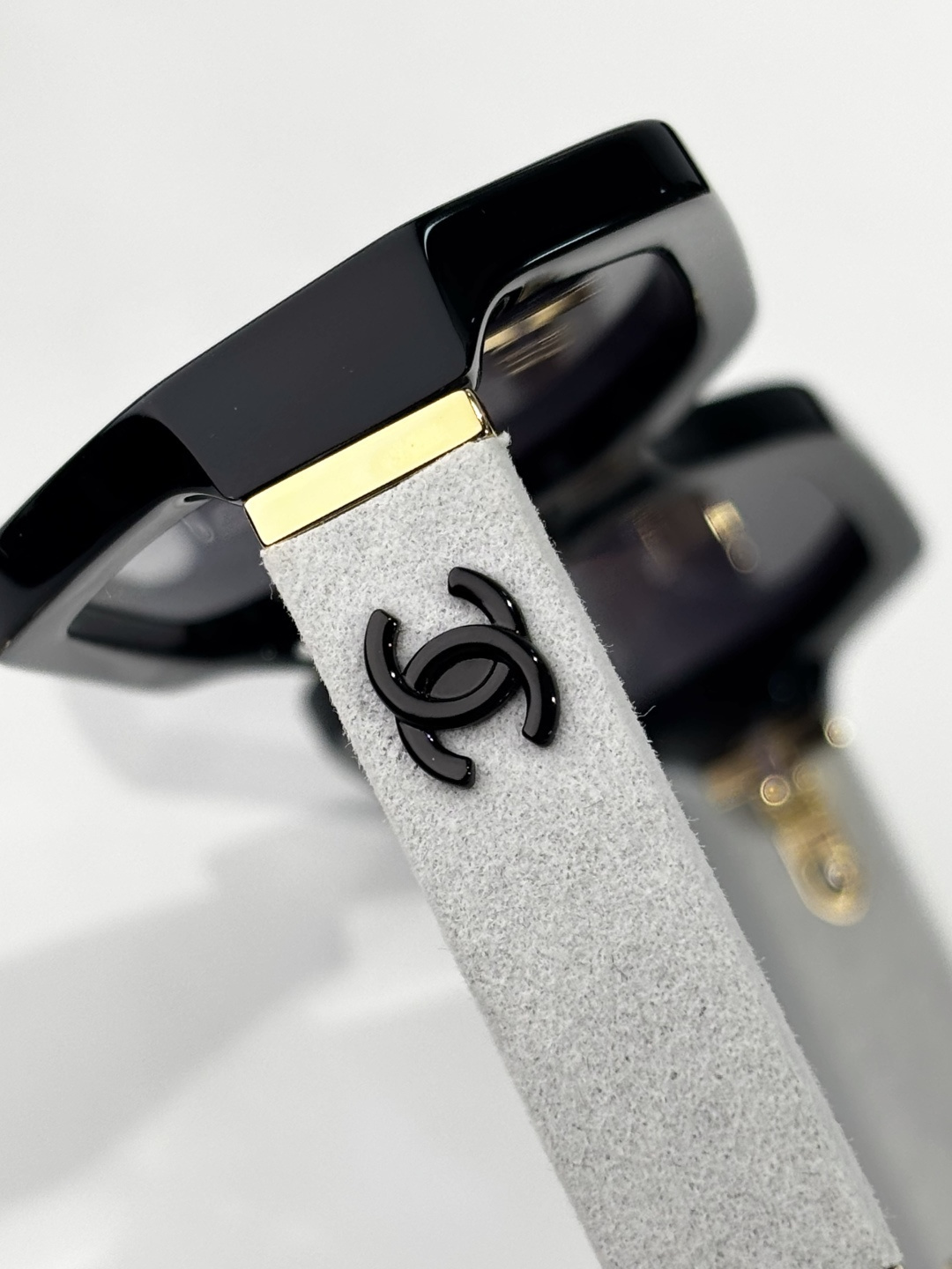 Chanel Oversized Geometric Sunglasses – Black & Grey Felt Detail