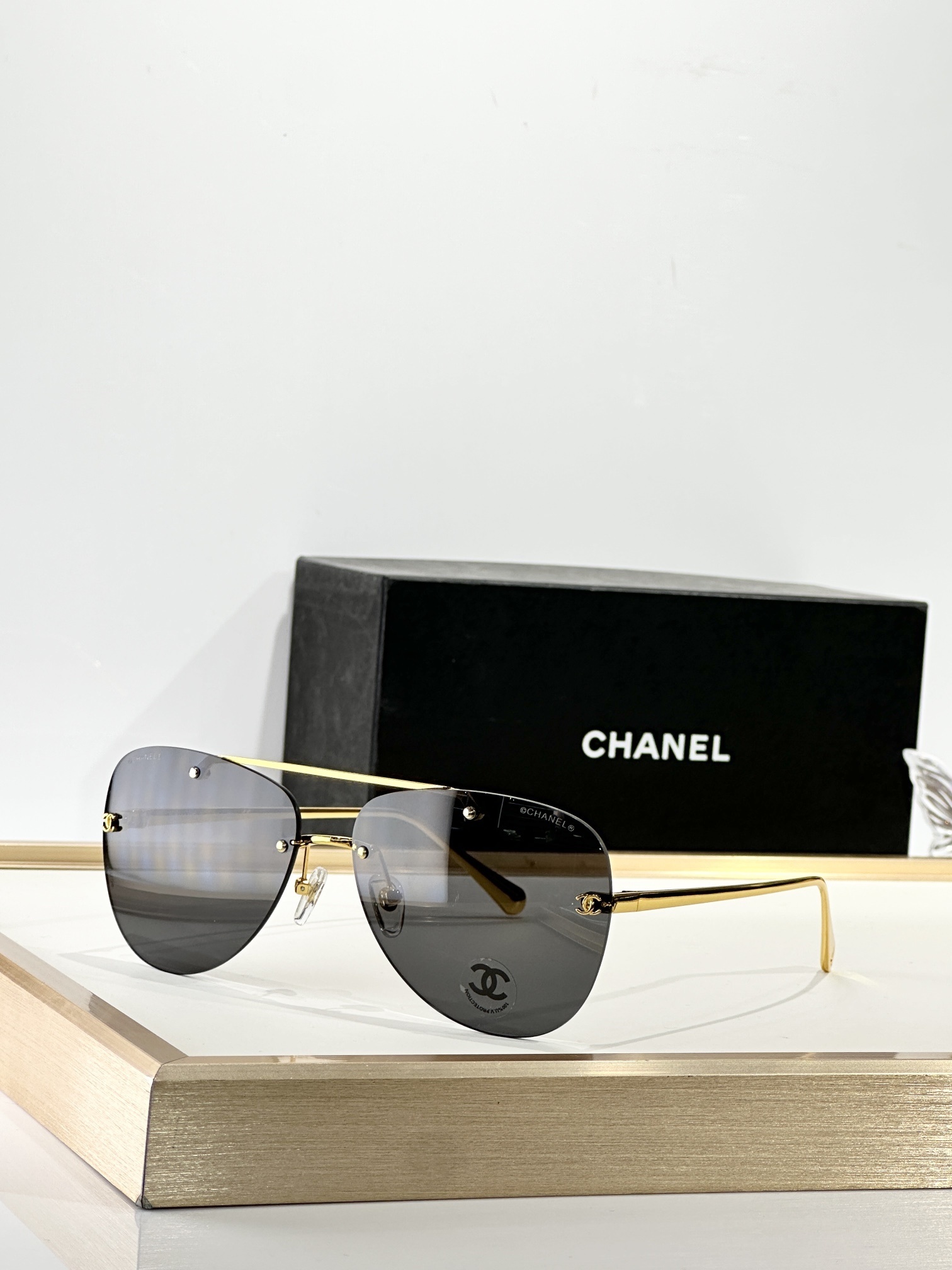 Chanel Luxury Rimless Aviator Eyewear – Elegant CC Logo Design