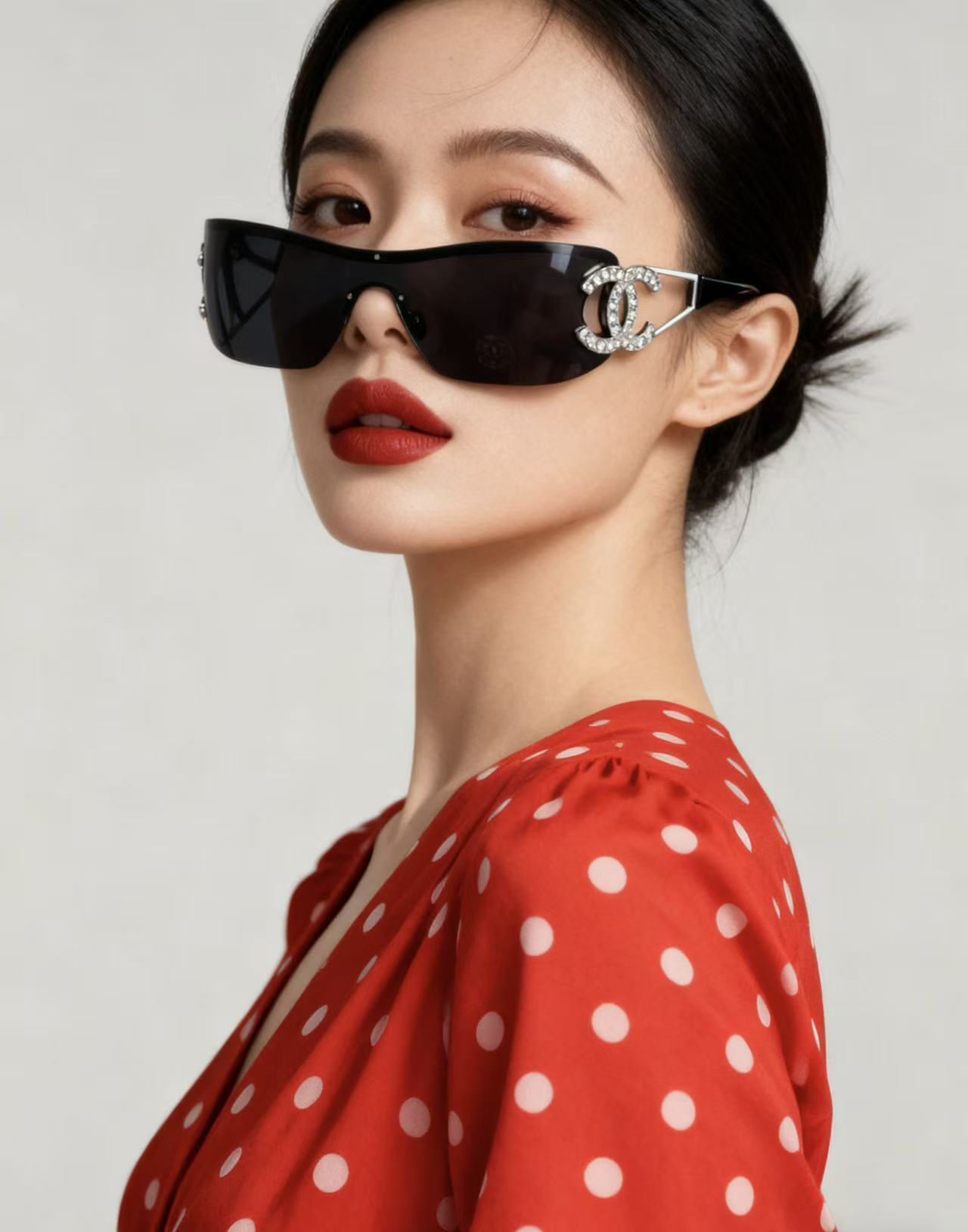 Luxury Shield Sunglasses with Crystal CC Logo – Elegant Black