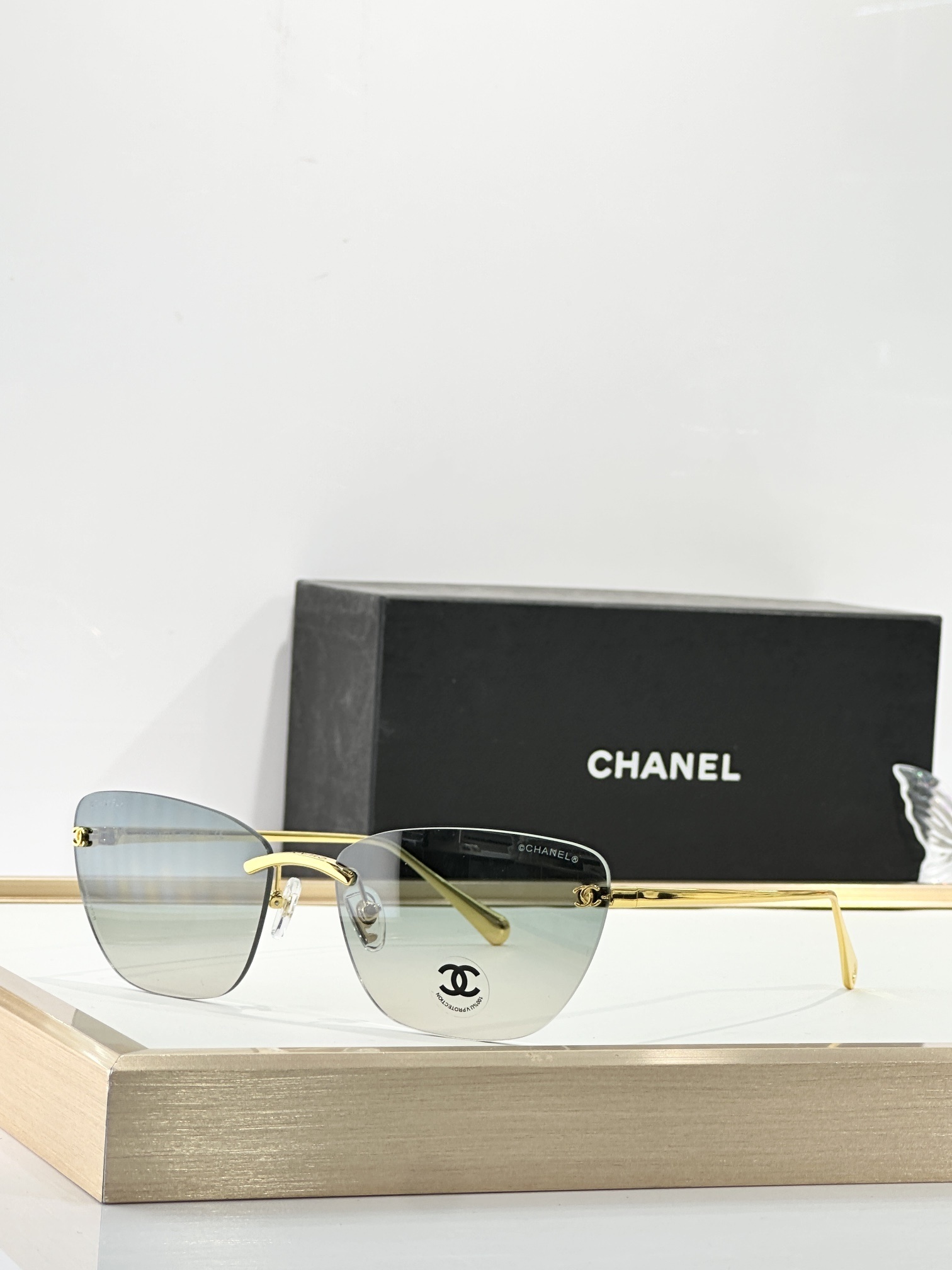 Chanel Luxury Rimless Sunglasses – Gold Frame & Gradient Lenses