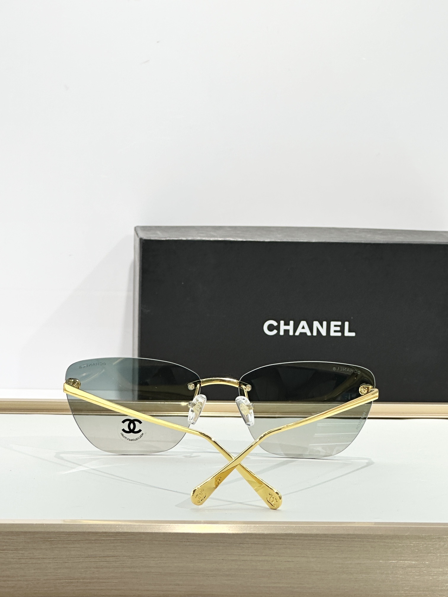Chanel Luxury Rimless Sunglasses – Gold Frame & Gradient Lenses
