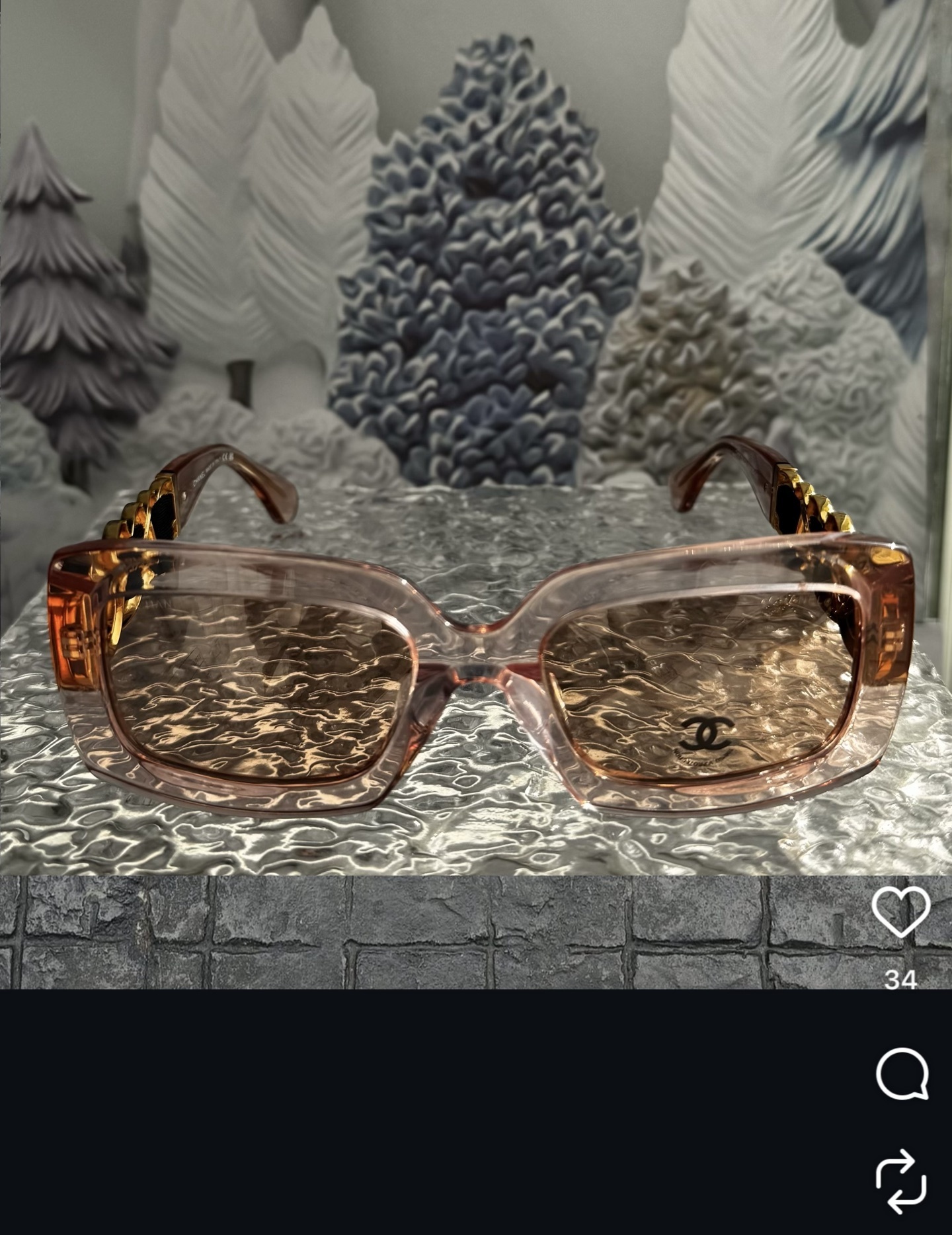 Luxury Black Rectangular Sunglasses with Iconic Gold Chain Links