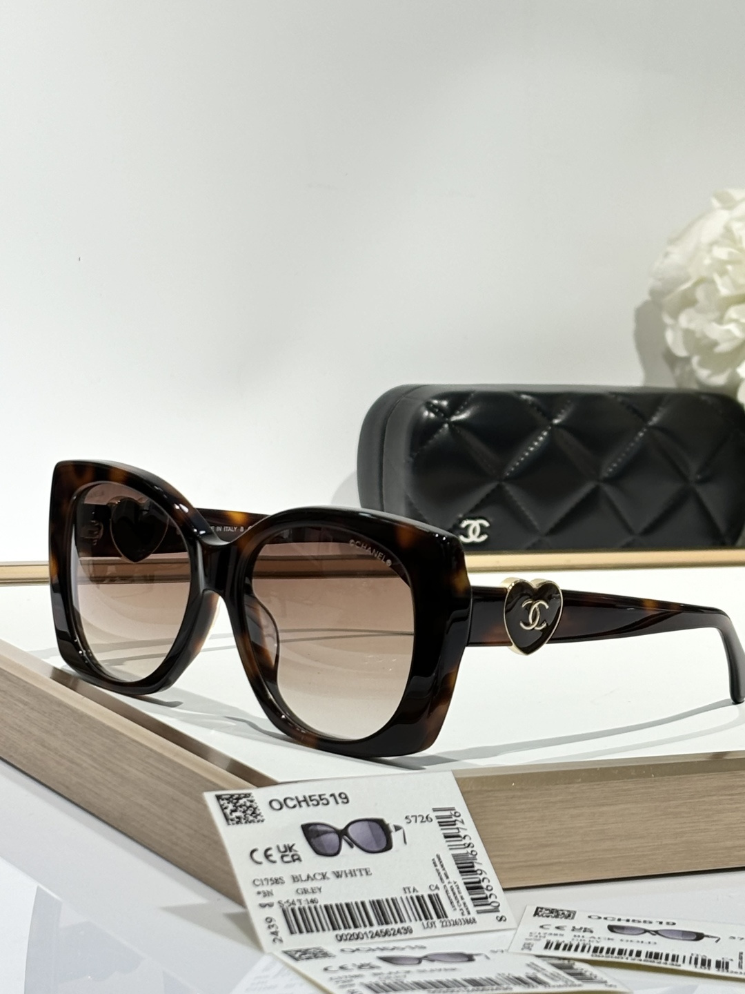 Chanel Tortoise Heart Logo Square Sunglasses – Luxury Eyewear