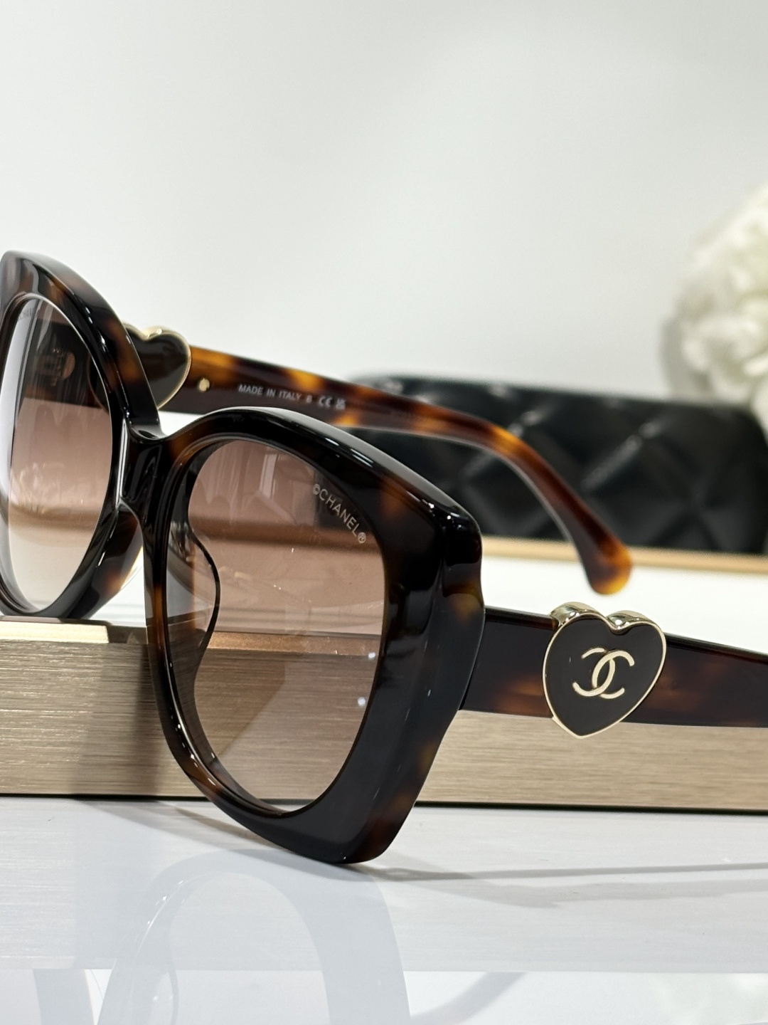 Chanel Tortoise Heart Logo Square Sunglasses – Luxury Eyewear