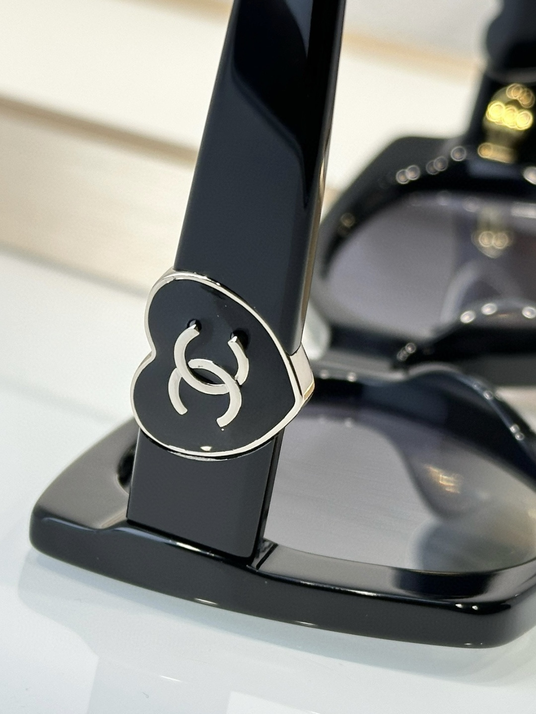 Chanel OCH5519 Oversized Sunglasses with Heart CC Logo – Luxury Eyewear