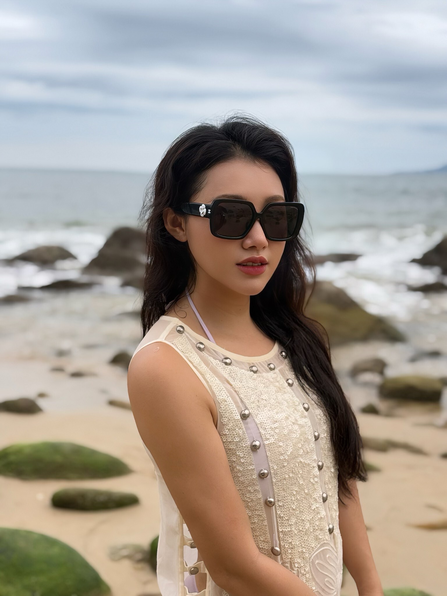 Elegant Black & White Bow One-Piece Swimsuit – Chic Beachwear