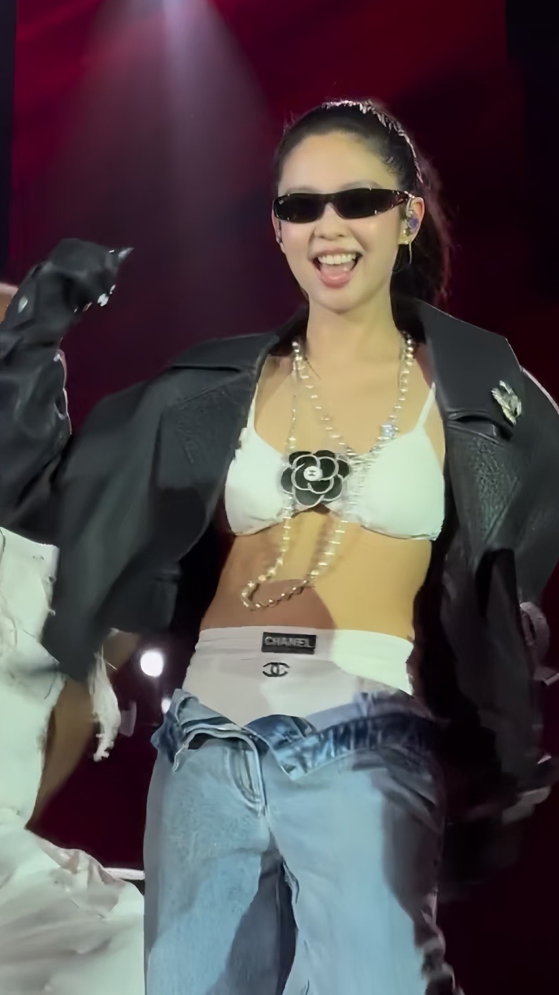 Jennie Style Iconic Black Leather Biker Jacket – K-Pop Stage Fashion