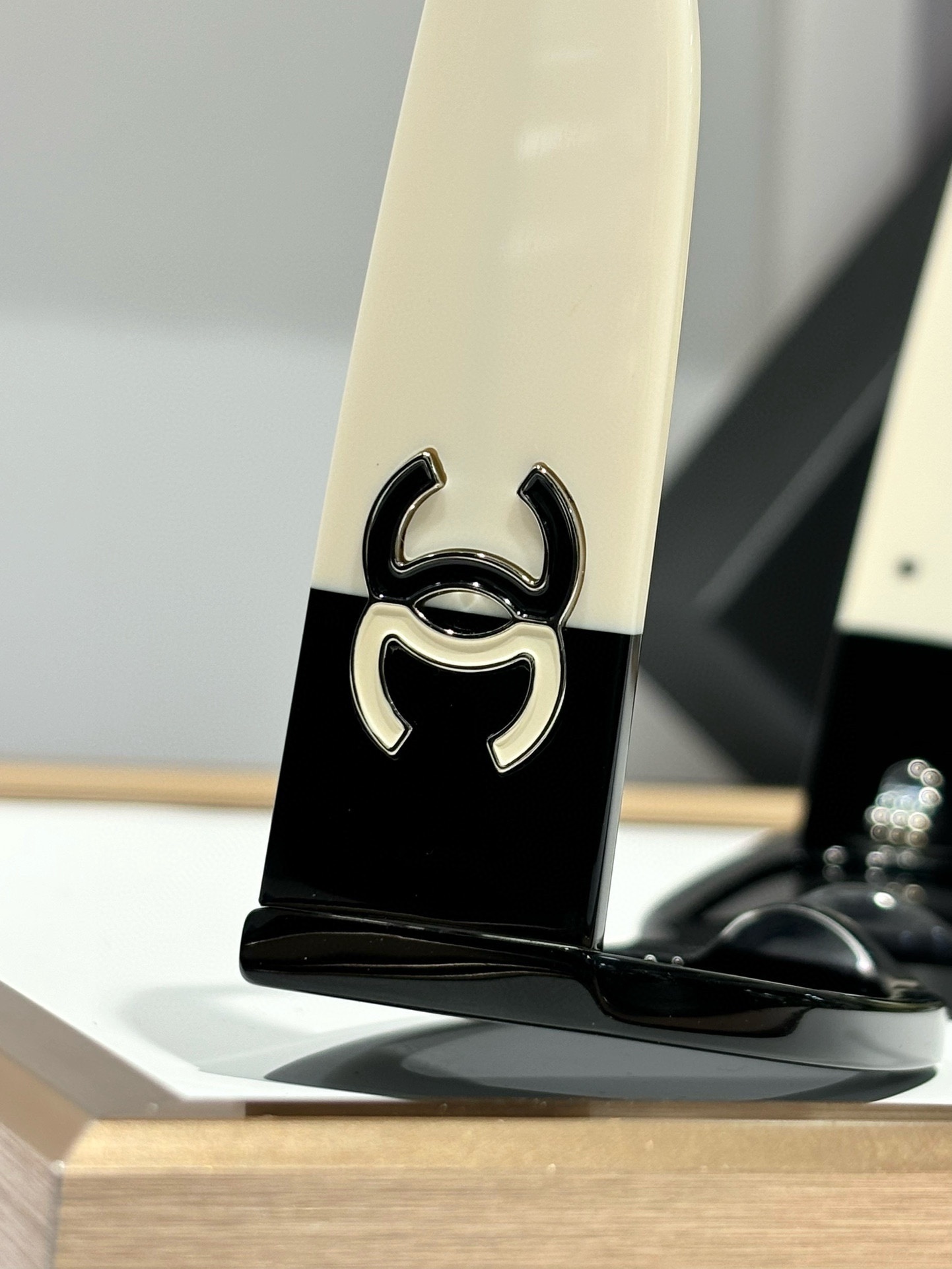 Chanel Luxury Polarized Rectangular Sunglasses – Black & Cream