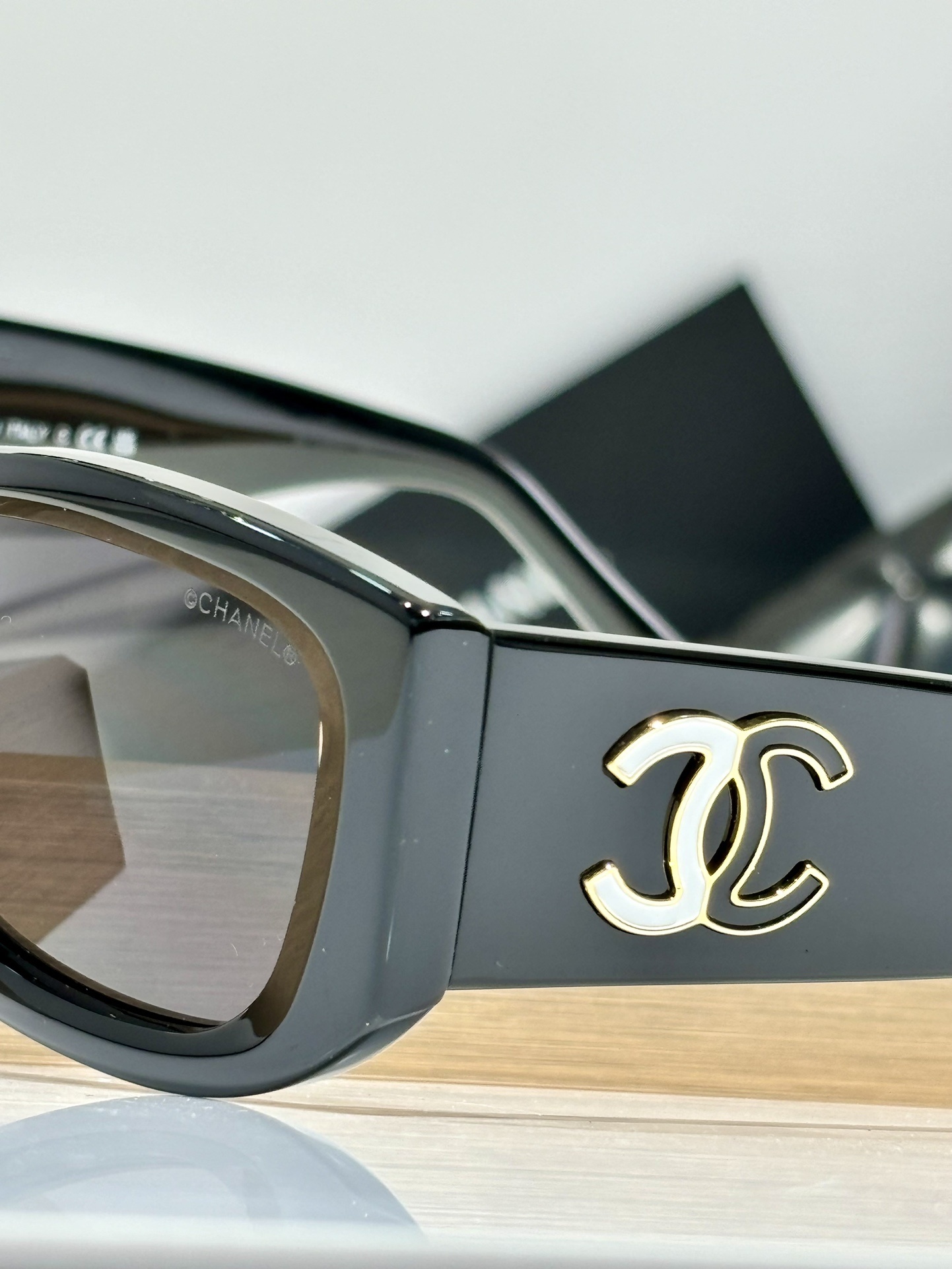 Chanel Black Rectangular Sunglasses – Elegant Two-Tone CC Logo