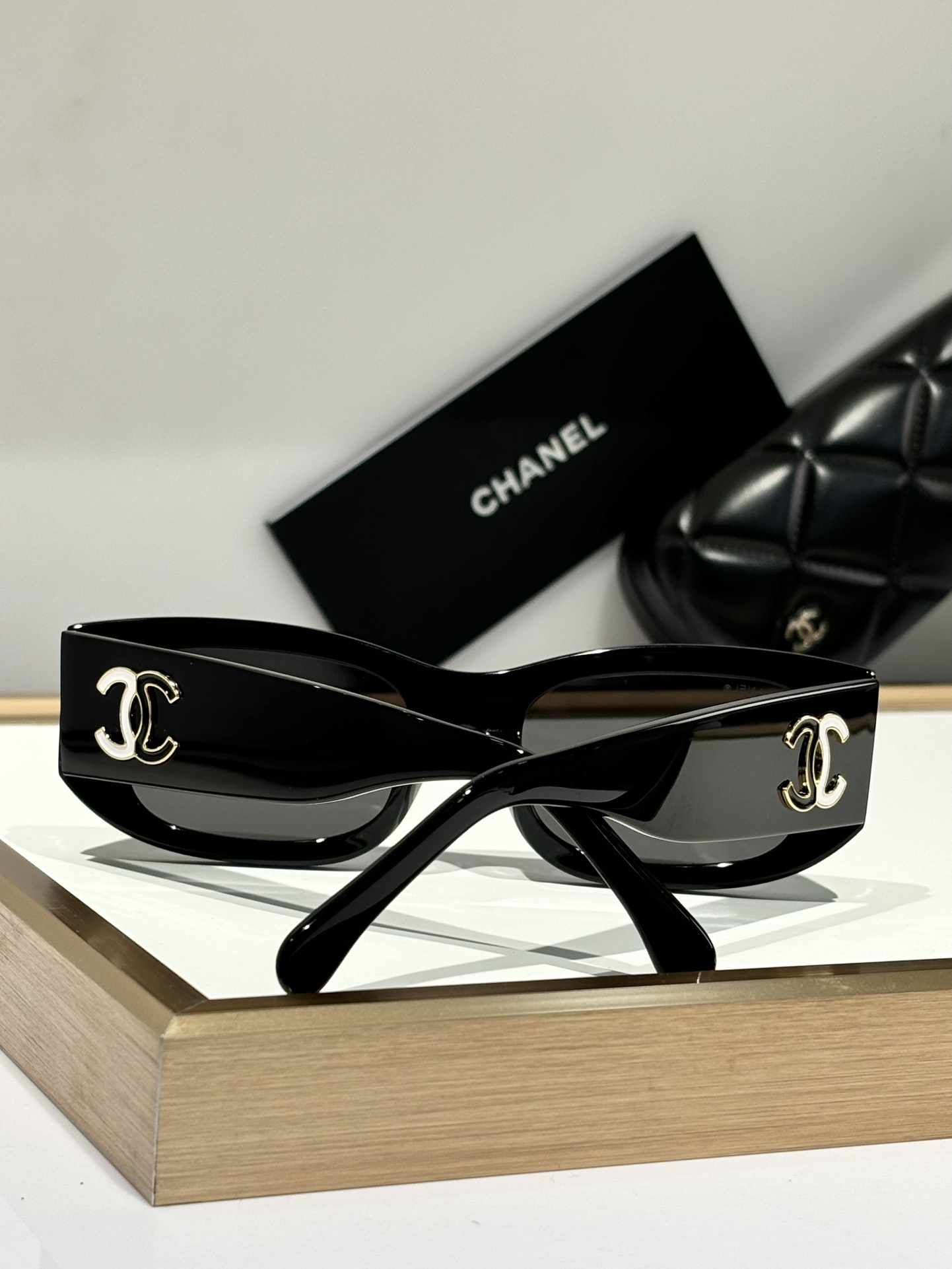 Chanel Black Rectangular Sunglasses – Elegant Two-Tone CC Logo