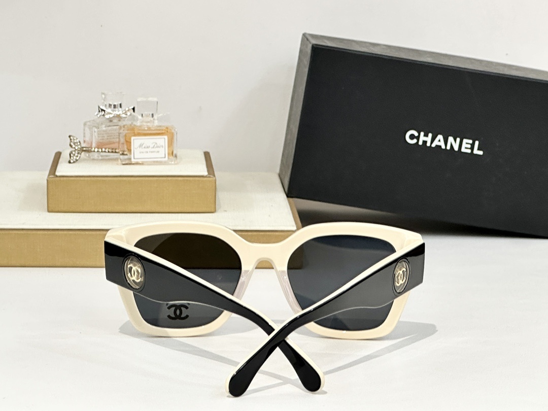 Chanel CH5490 Oversized Butterfly Sunglasses – Luxury Women’s Eyewear